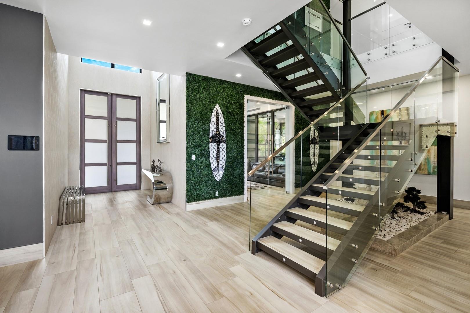 2437 Delmar Place, Fort Lauderdale, FL 33301