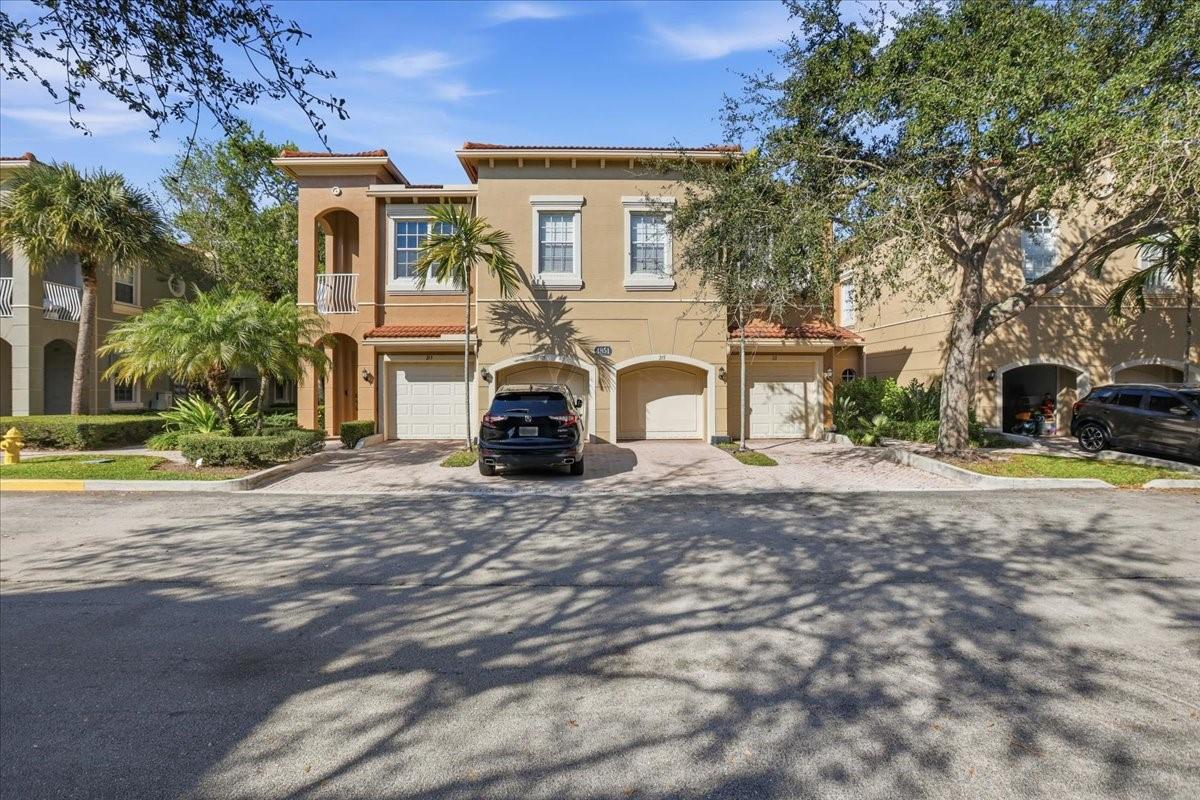 Photo for 4851 Bonsai Circle 215, Palm Beach Gardens, FL 33418 - listing #FX-10552091 4851 Bonsai Circle 215, Palm Beach Gardens, FL 33418