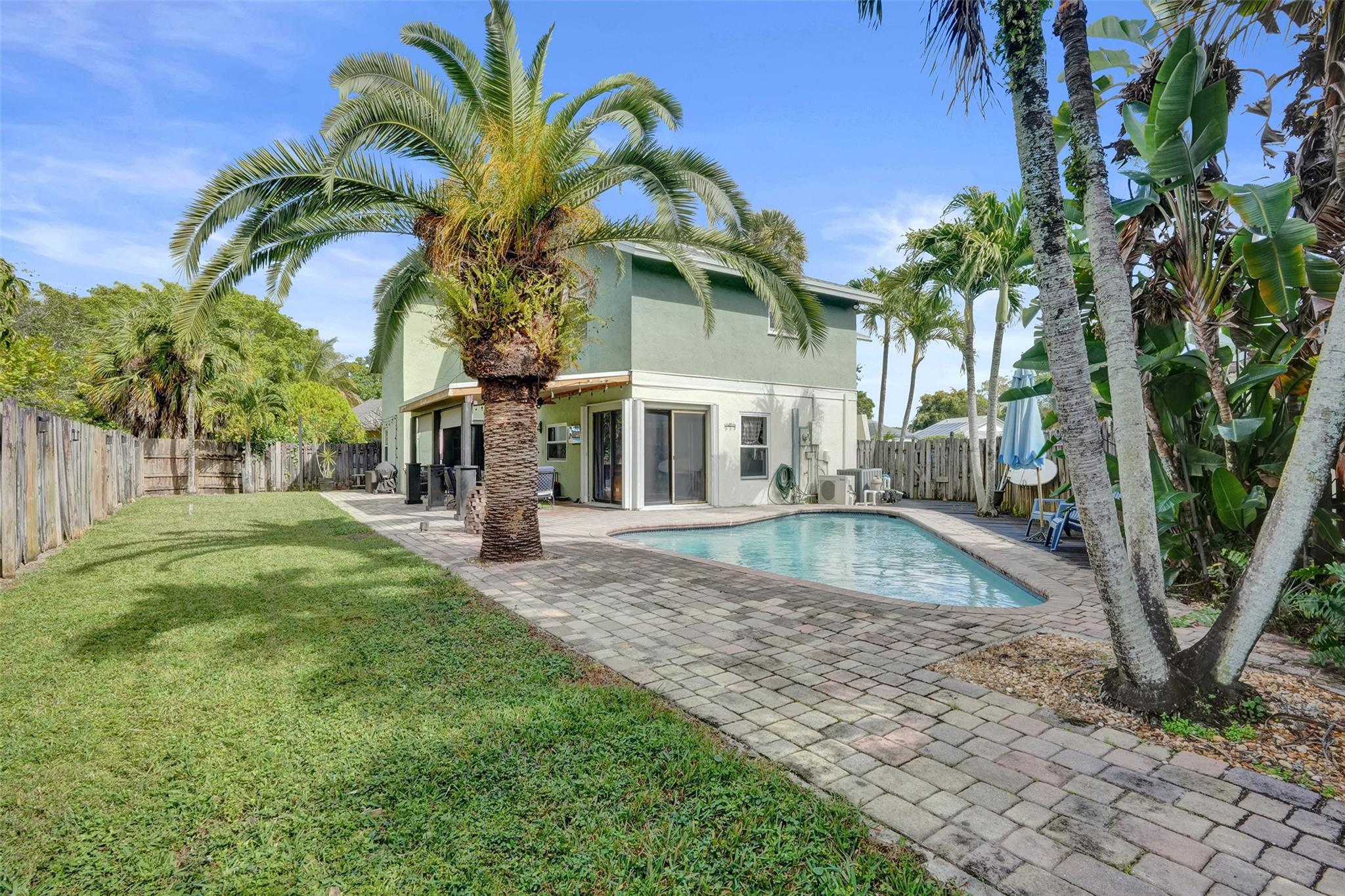 *LARGE FENCED YARD WITH POOL & FRUIT TREES *