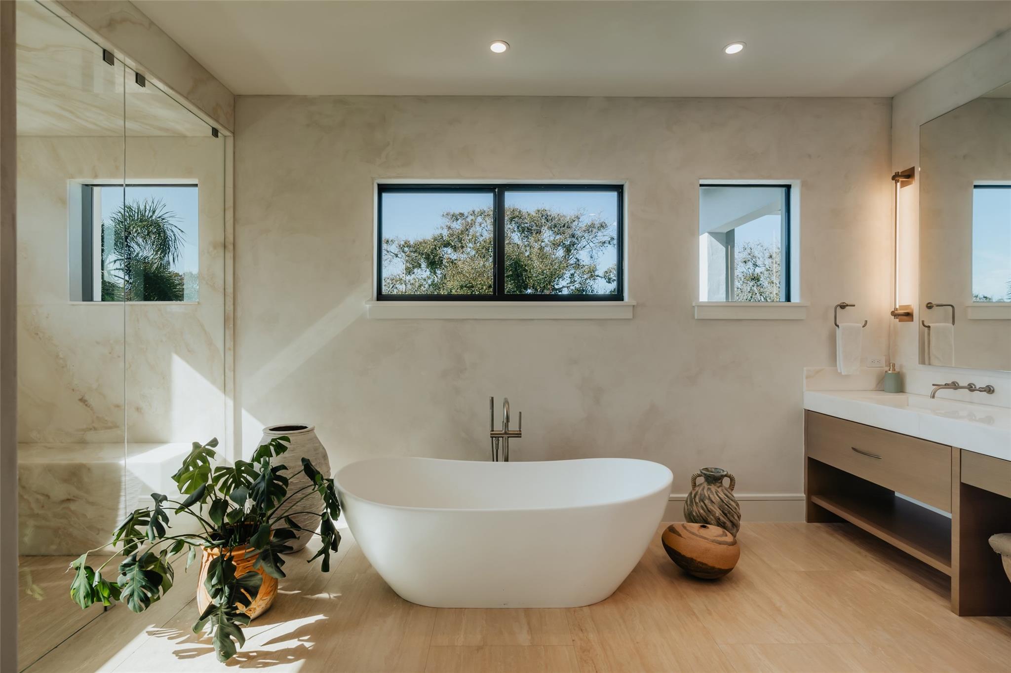 2300 NE 34th Court, Lighthouse Point, FL 33064