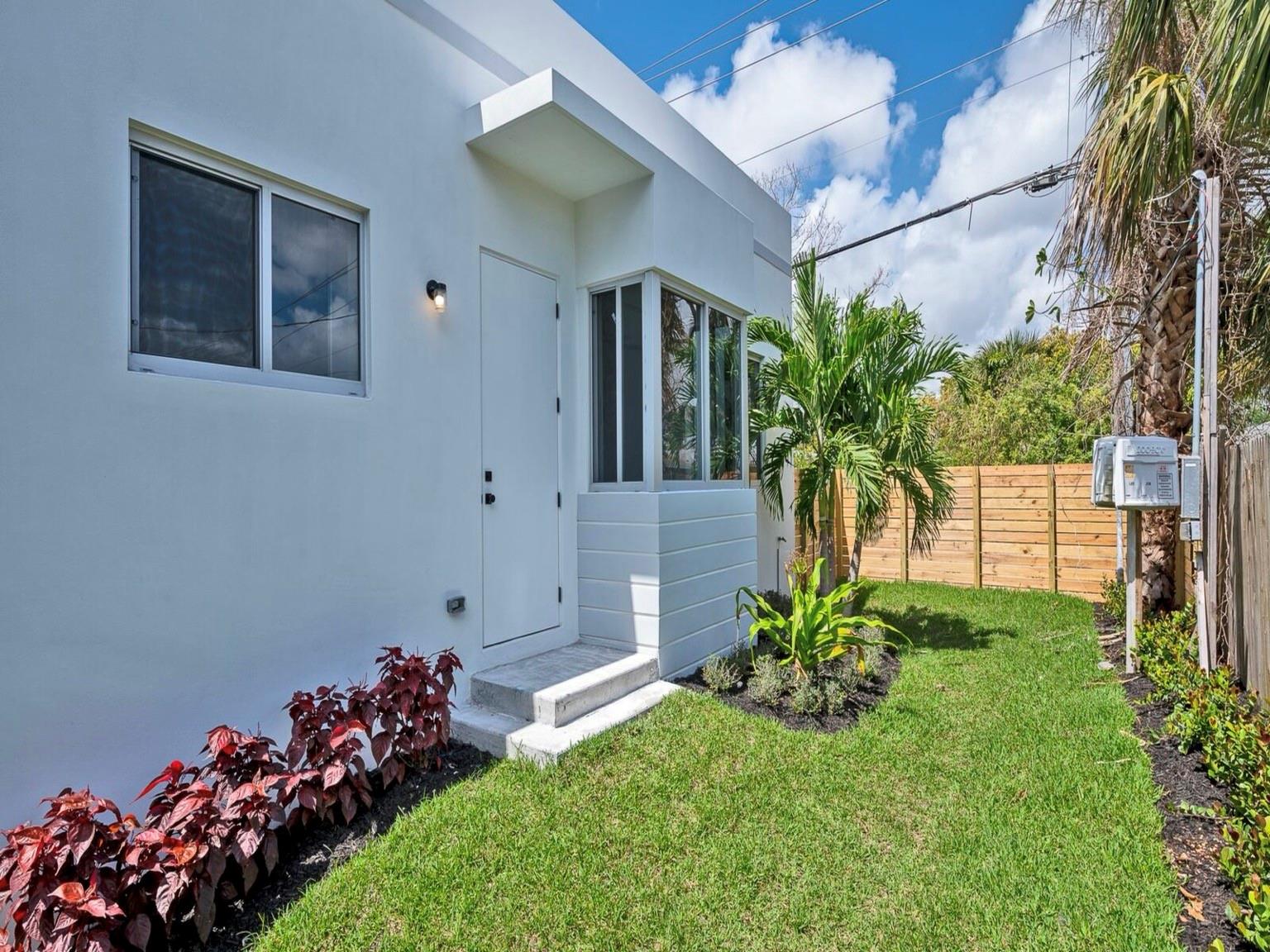 560 NW 12th Street, Fort Lauderdale, FL 33311