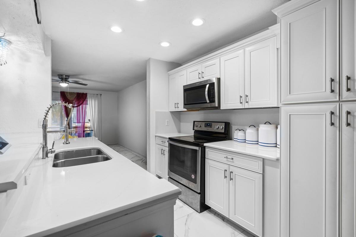 10762 La Placida Drive 7-107, Coral Springs, FL 33065