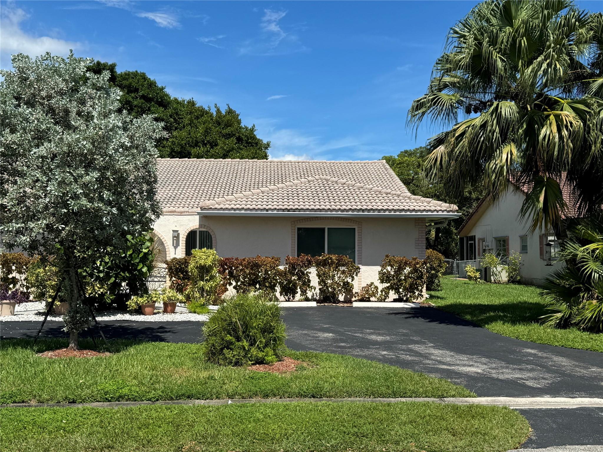 11461 NW 38th Street E, Coral Springs, FL 33065