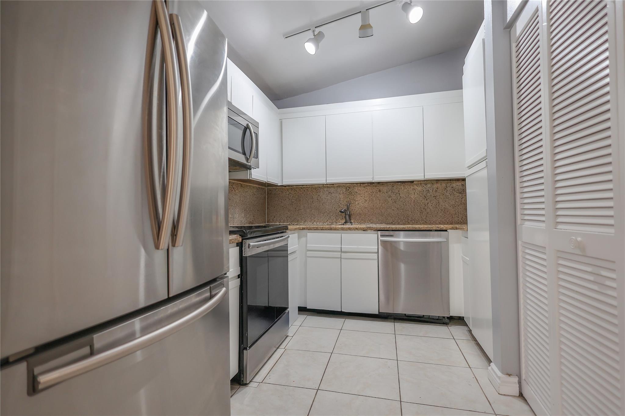 8725 Shadow Wood Boulevard 312, Coral Springs, FL 33071