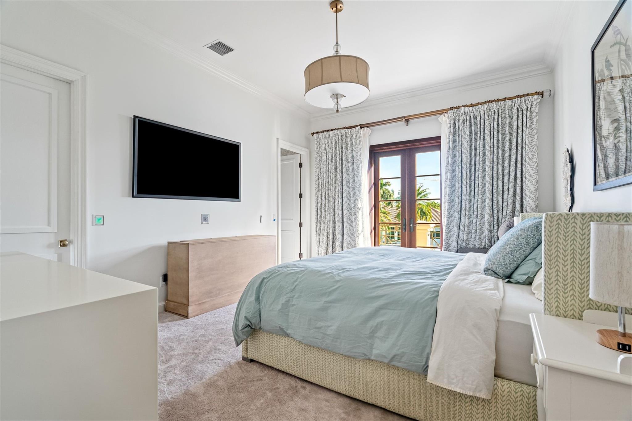 2530 Laguna Drive, Fort Lauderdale, FL 33316