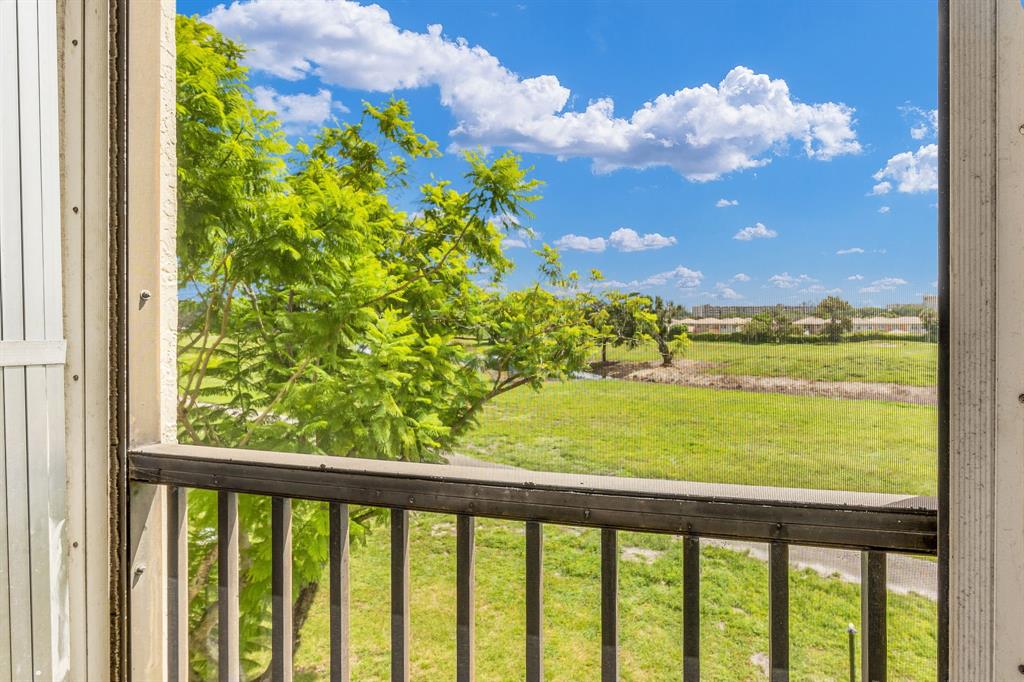 Photo for 3650 Environ Boulevard, 310, Lauderhill, FL 33319 - Listing #FX-10428303 3650 Environ Boulevard, 310, Lauderhill, FL 33319