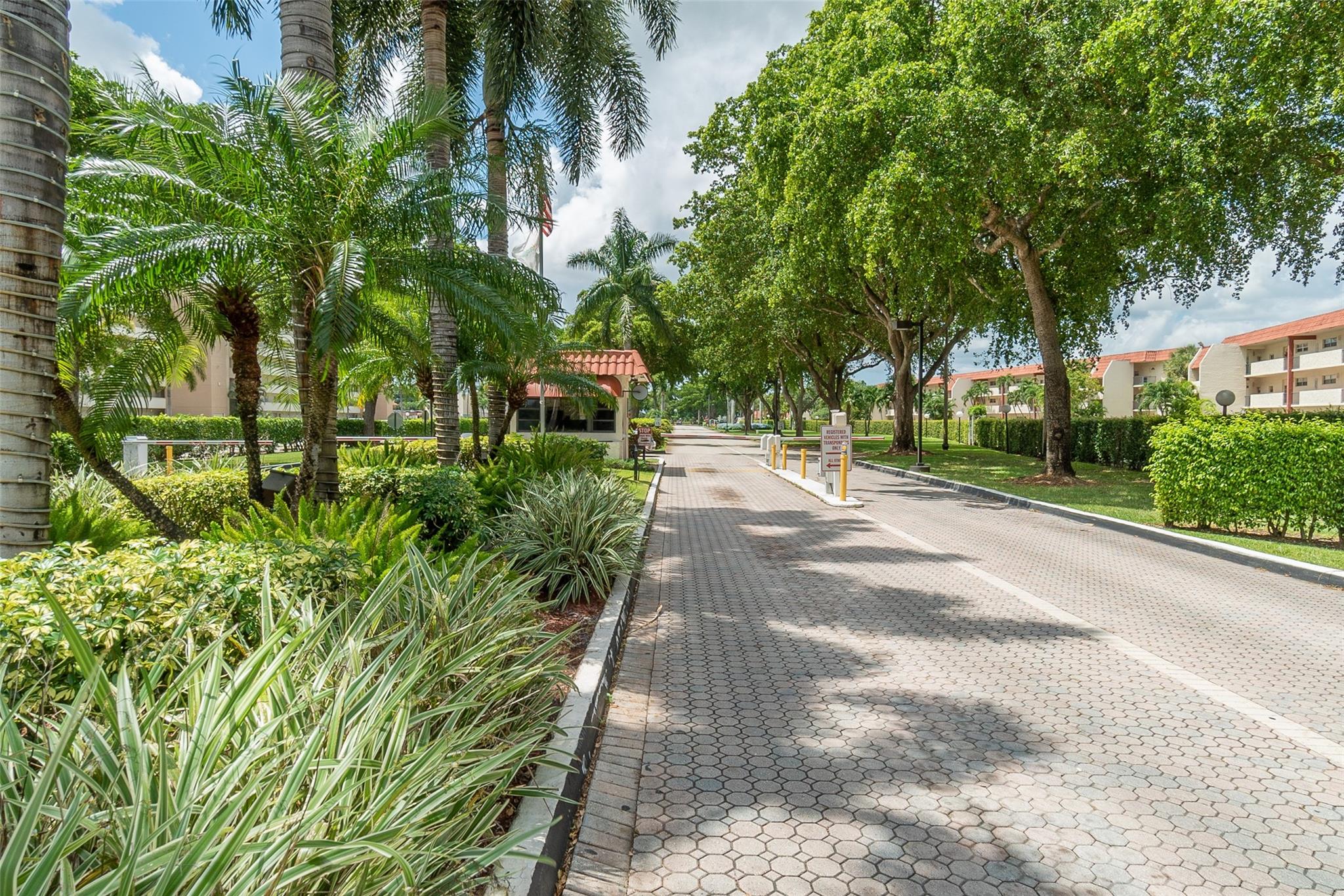 Photo for 411 S Hollybrook Drive, 109, Pembroke Pines, FL 33025 - Listing #FX-10519648 411 S Hollybrook Drive, 109, Pembroke Pines, FL 33025