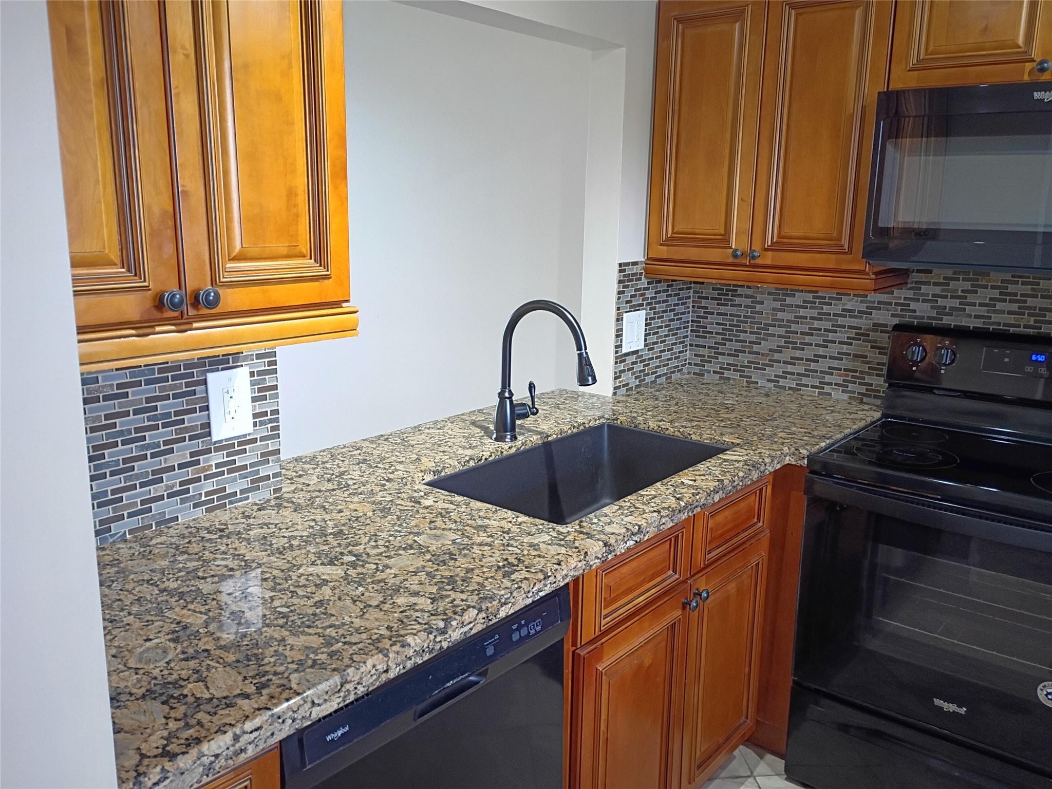 Photo for 9230 Lagoon Place, 406, Davie, FL 33324 - listing #FX-10533786 9230 Lagoon Place, 406, Davie, FL 33324