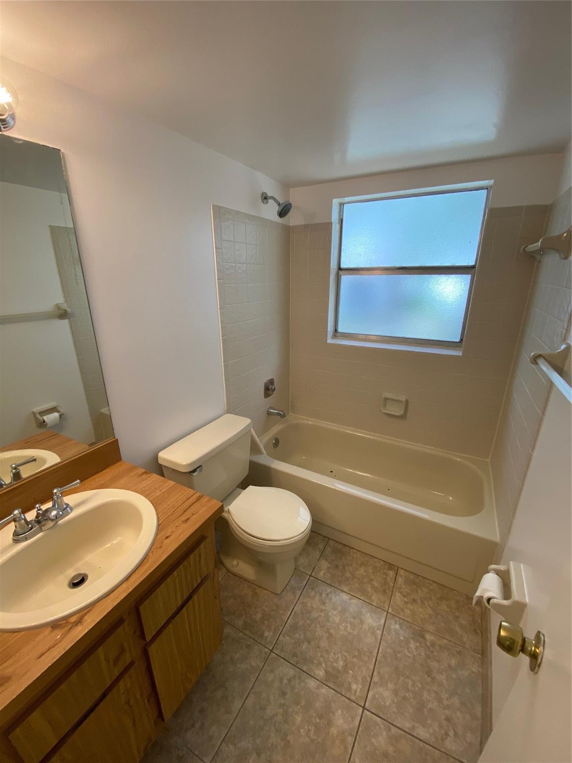 848 Twin Lakes Drive 19-G, Coral Springs, FL 33071