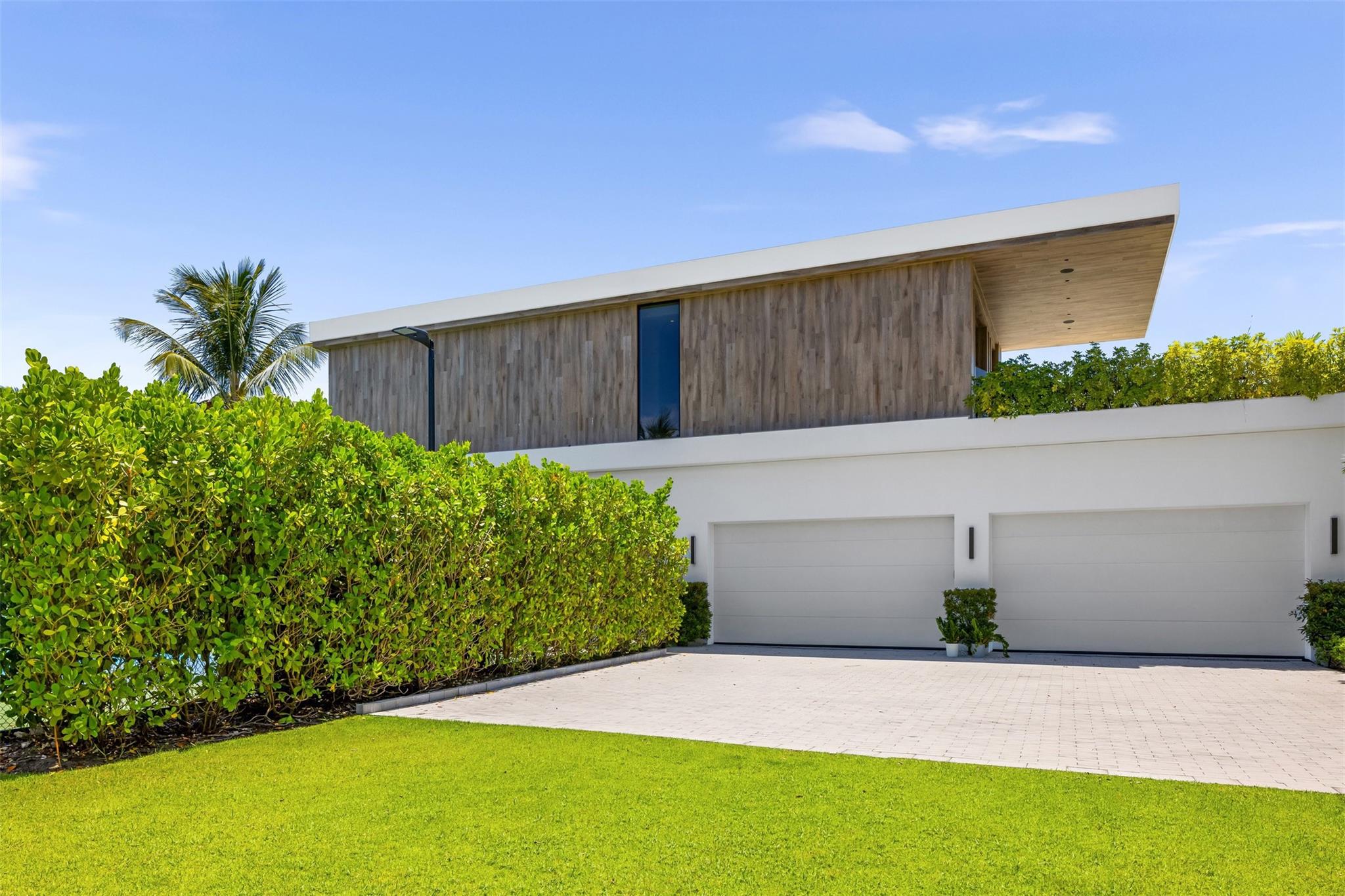 516 Mola Avenue, Fort Lauderdale, FL 33301