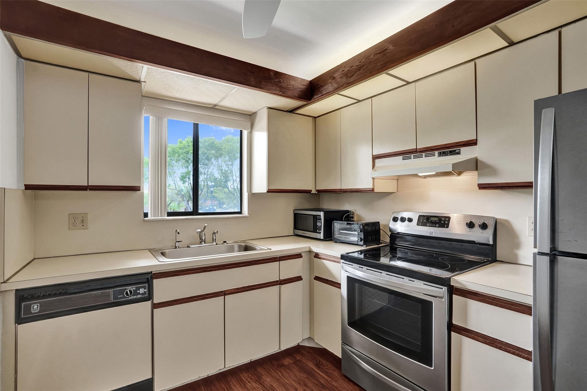 Photo for 7432 Ashmont Circle, 208, Tamarac, FL 33321 - Listing #FX-10525865 7432 Ashmont Circle, 208, Tamarac, FL 33321