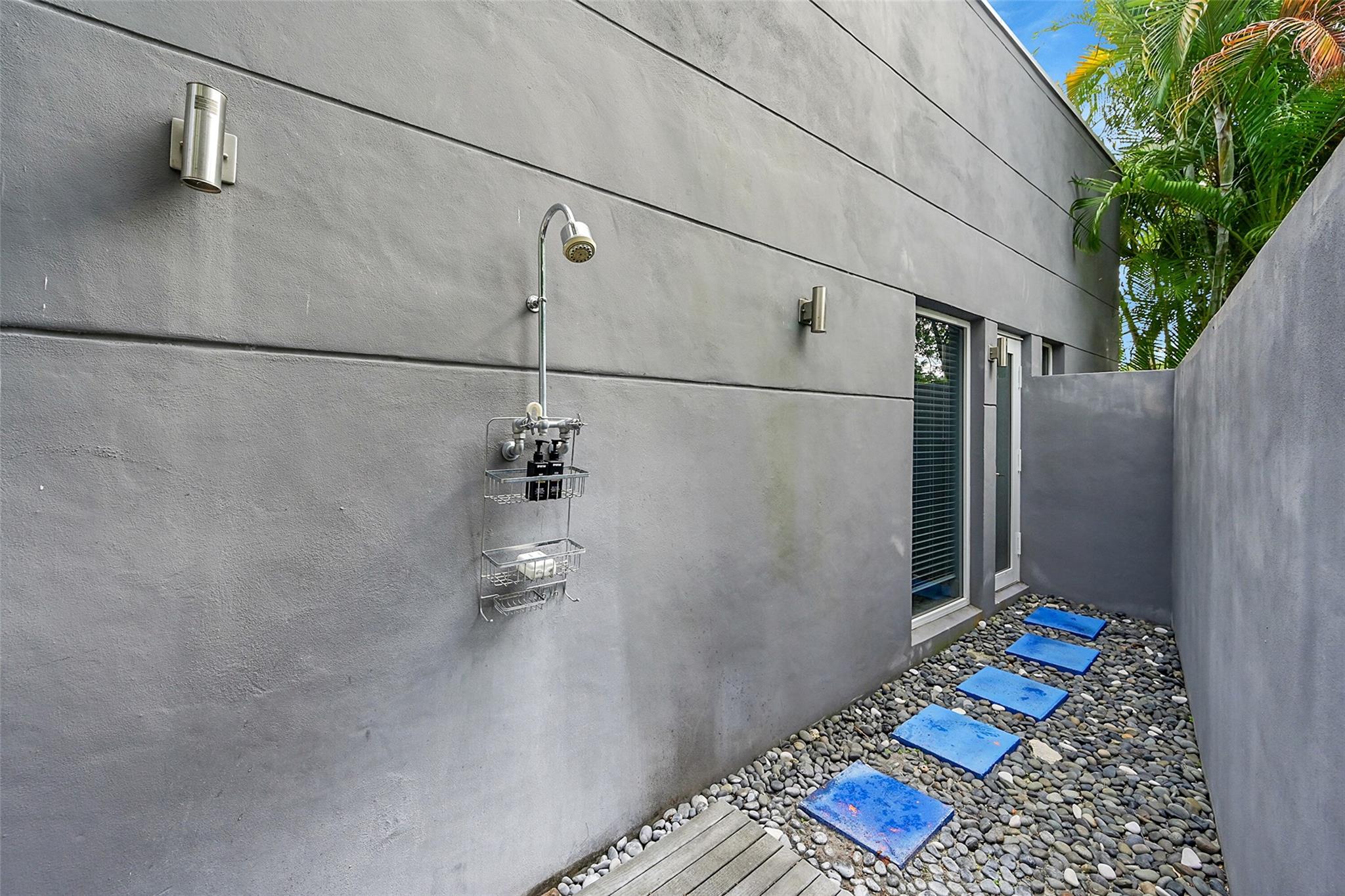 Photo for 2716 NE 10th Terrace, Wilton Manors, FL 33334 - Listing #FX-10518956 2716 NE 10th Terrace, Wilton Manors, FL 33334