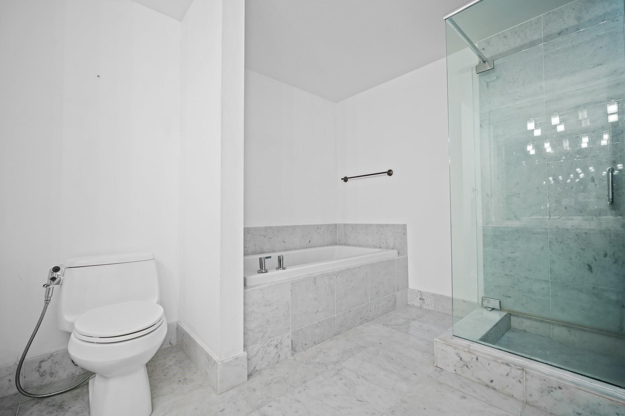 Photo for 244 Biscayne Boulevard, 2210, Miami, FL 33132 - Listing #FX-10509916 244 Biscayne Boulevard, 2210, Miami, FL 33132
