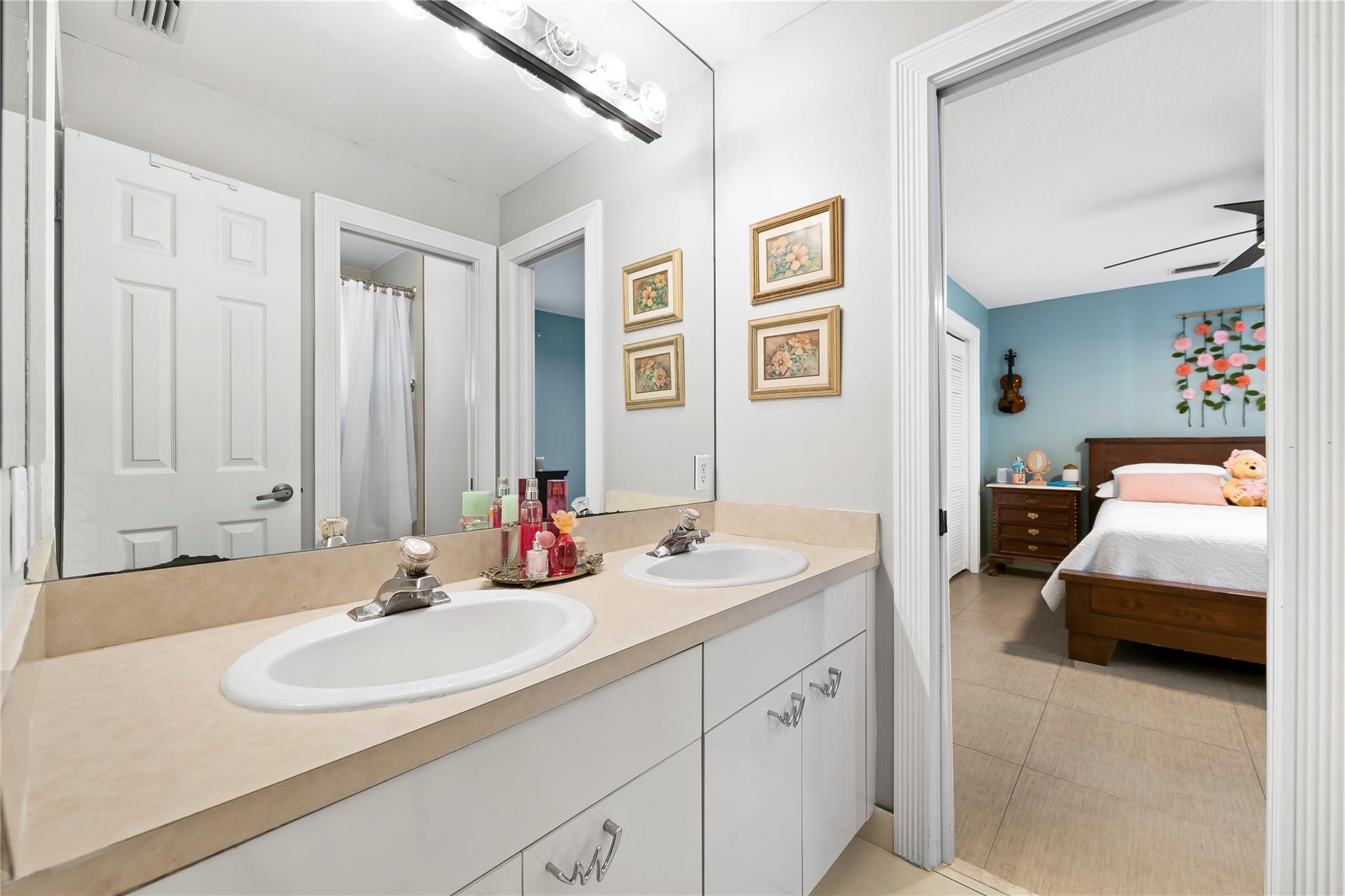 Jack n Jill Bathroom