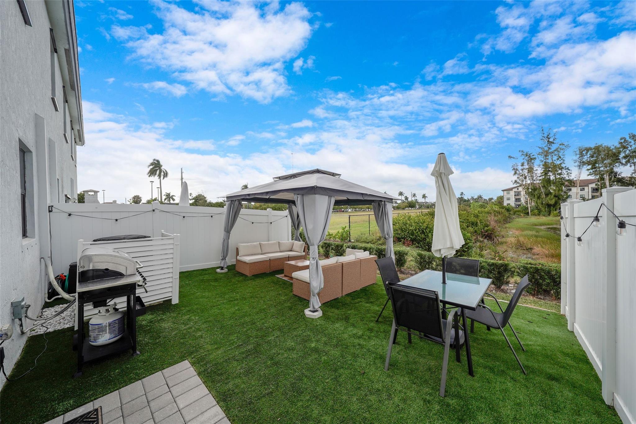 659 NW 204th Street, Miami, FL 33169