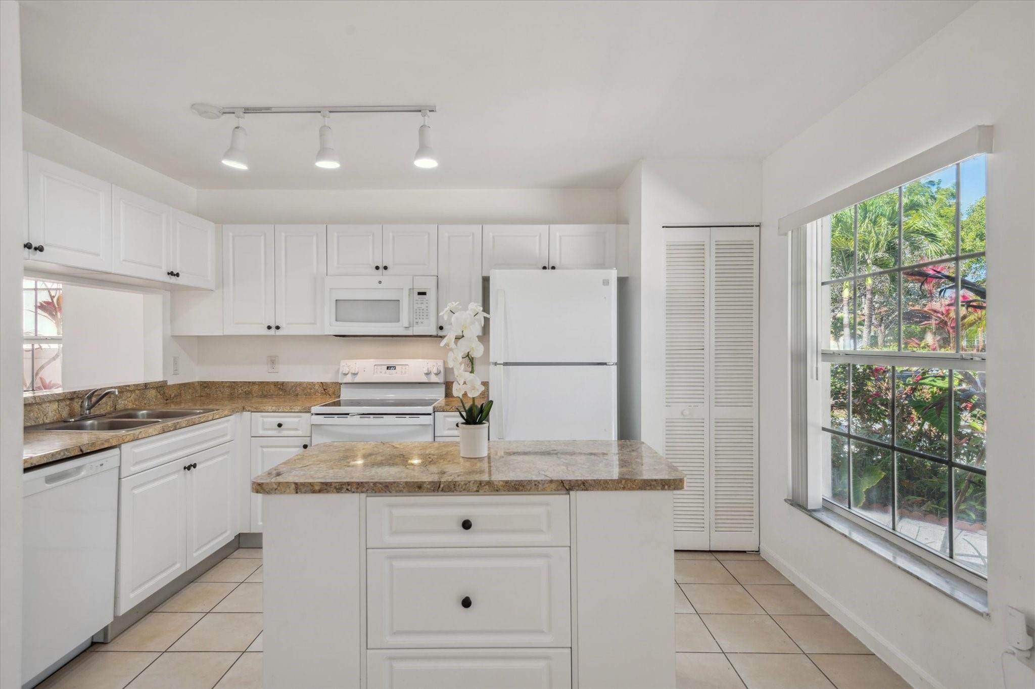 10845 NW 46th Drive, Coral Springs, FL 33076