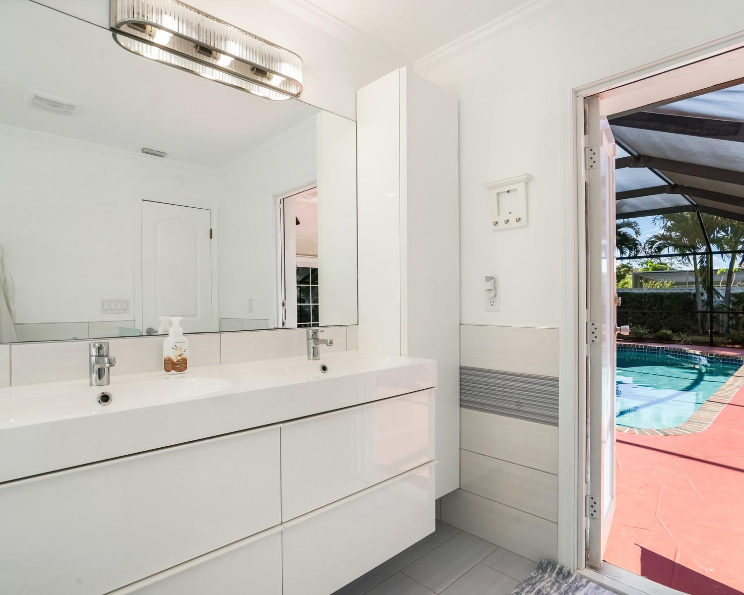 906 NW 83rd Drive, Coral Springs, FL 33071