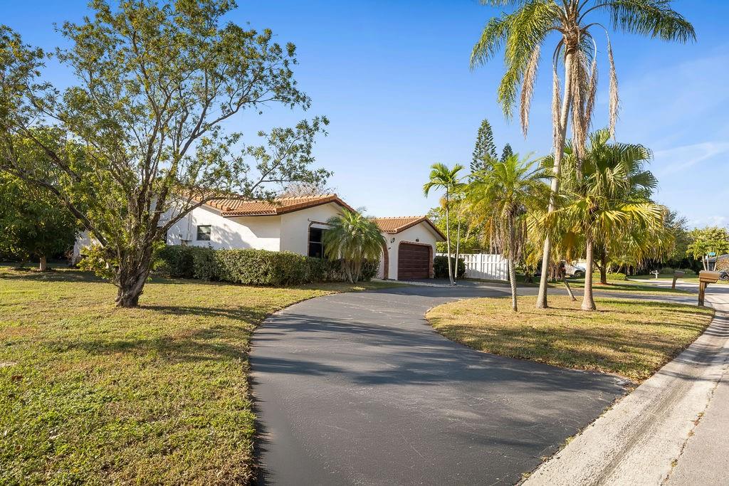 1060 NW 82nd Avenue, Coral Springs, FL 33071