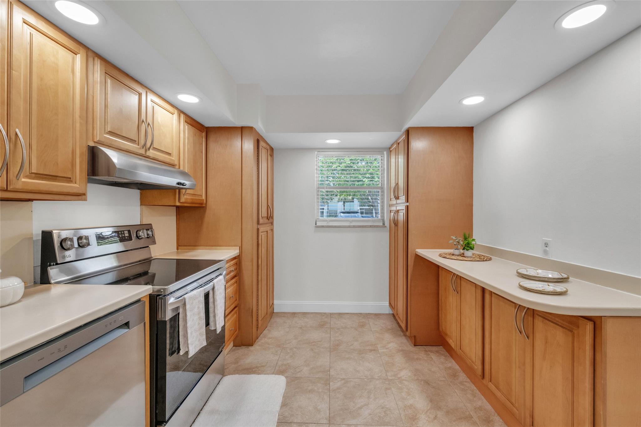 2850 S Forest Hills Boulevard 105, Coral Springs, FL 33065