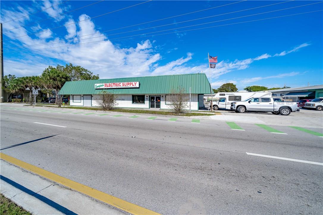 841 NE 44th Street, Oakland Park, FL 33334