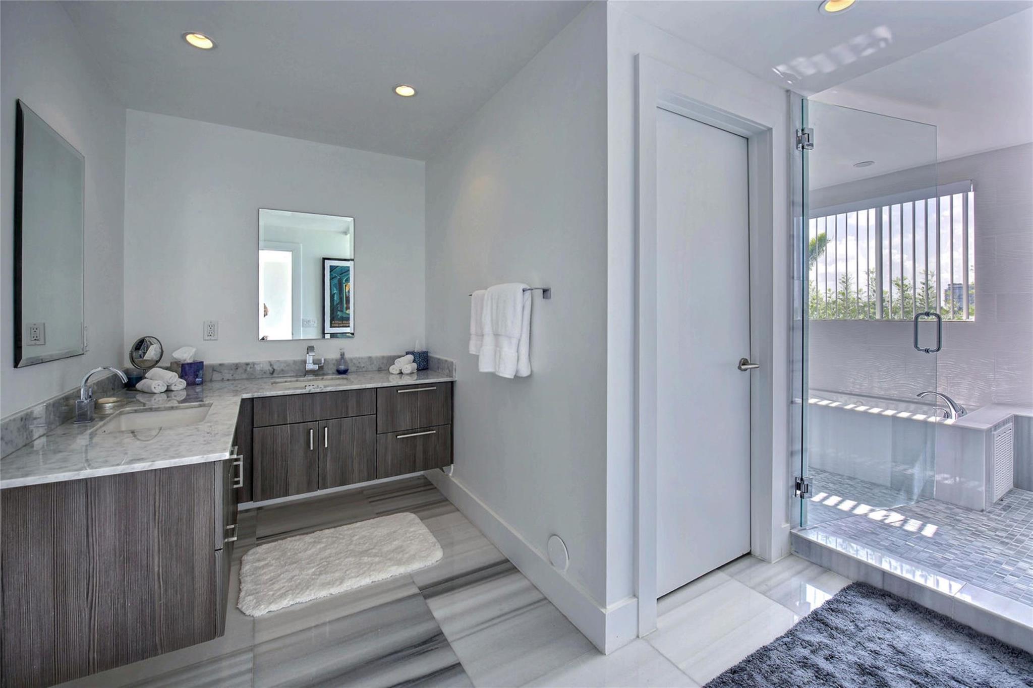 Guest Room #1 en suite Bathroom with wetroom