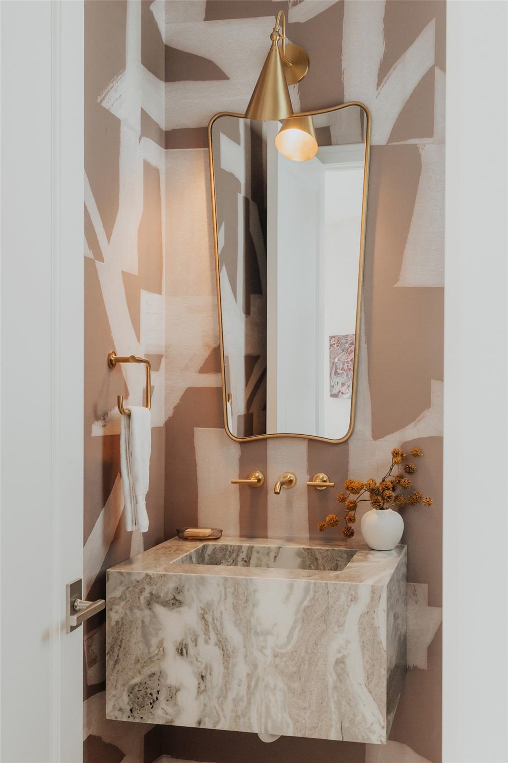 2300 NE 34th Court, Lighthouse Point, FL 33064