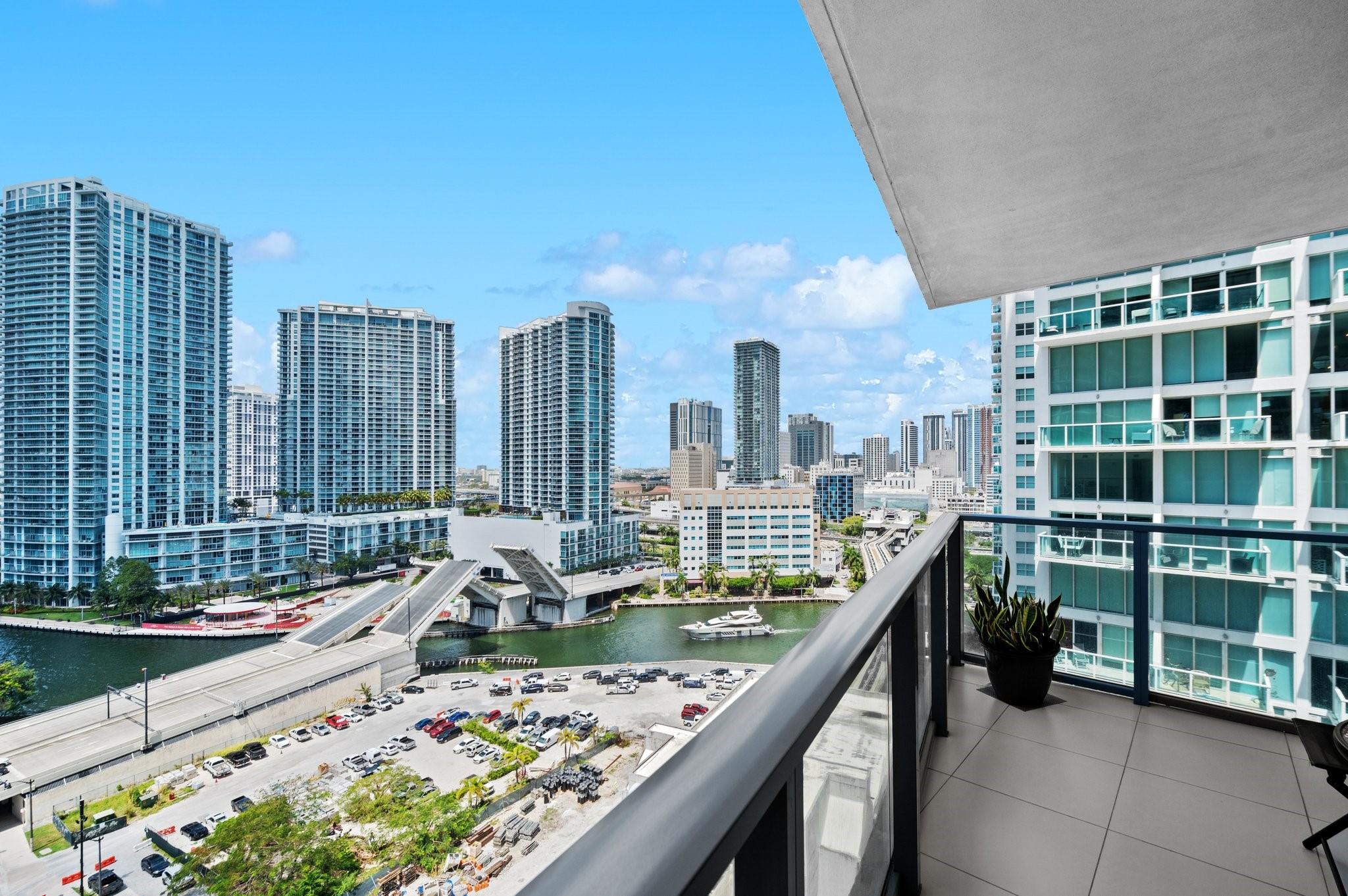 31 SE 6th Street 2002, Miami, FL 33131