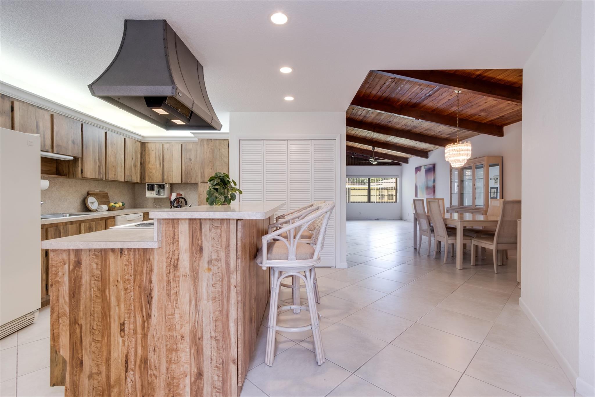 450 Briarwood Circle 2, Hollywood, FL 33024