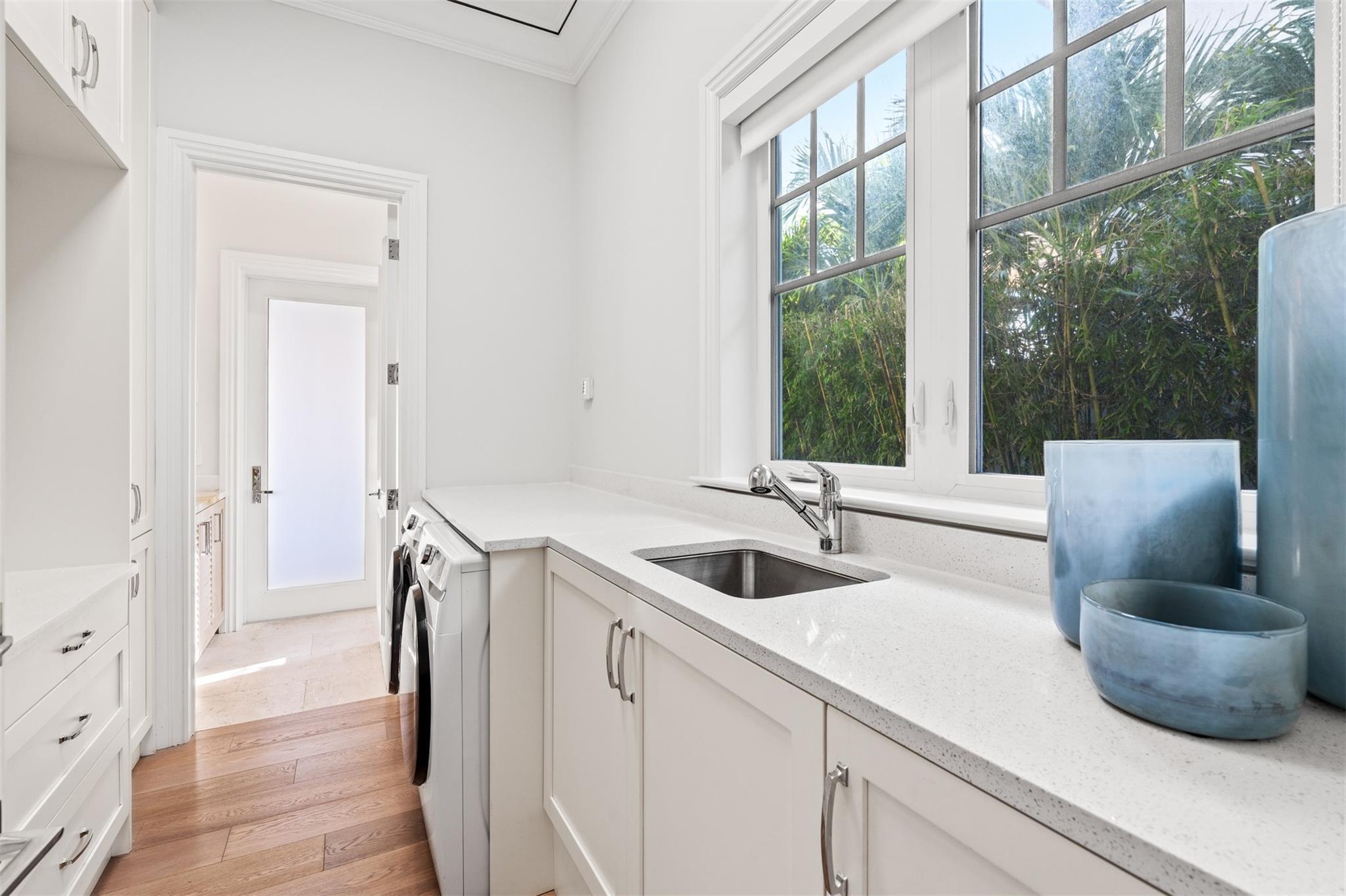Cabana bath and laundry make for seamless pool days.