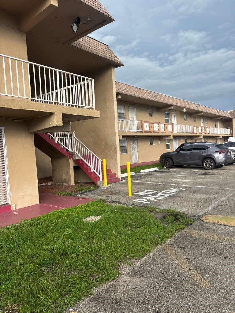 Photo for 301 NW 177th Street, 128-129 128-129, Miami Gardens, FL 33169 - listing #FX-10529670 301 NW 177th Street, 128-129 128-129, Miami Gardens, FL 33169