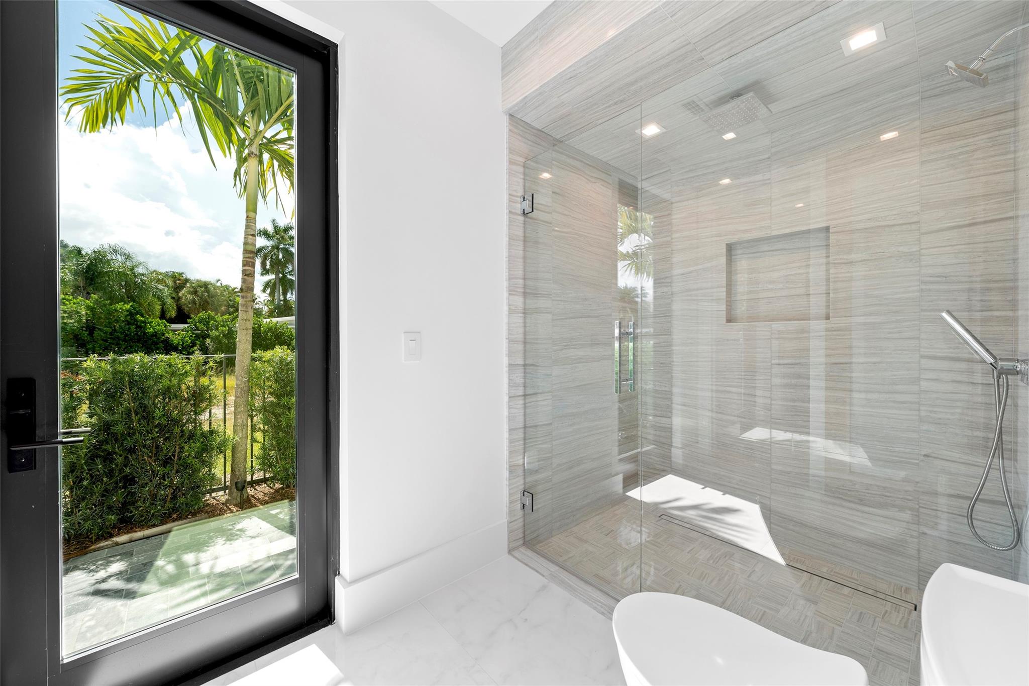 24 Fiesta Way, Fort Lauderdale, FL 33301