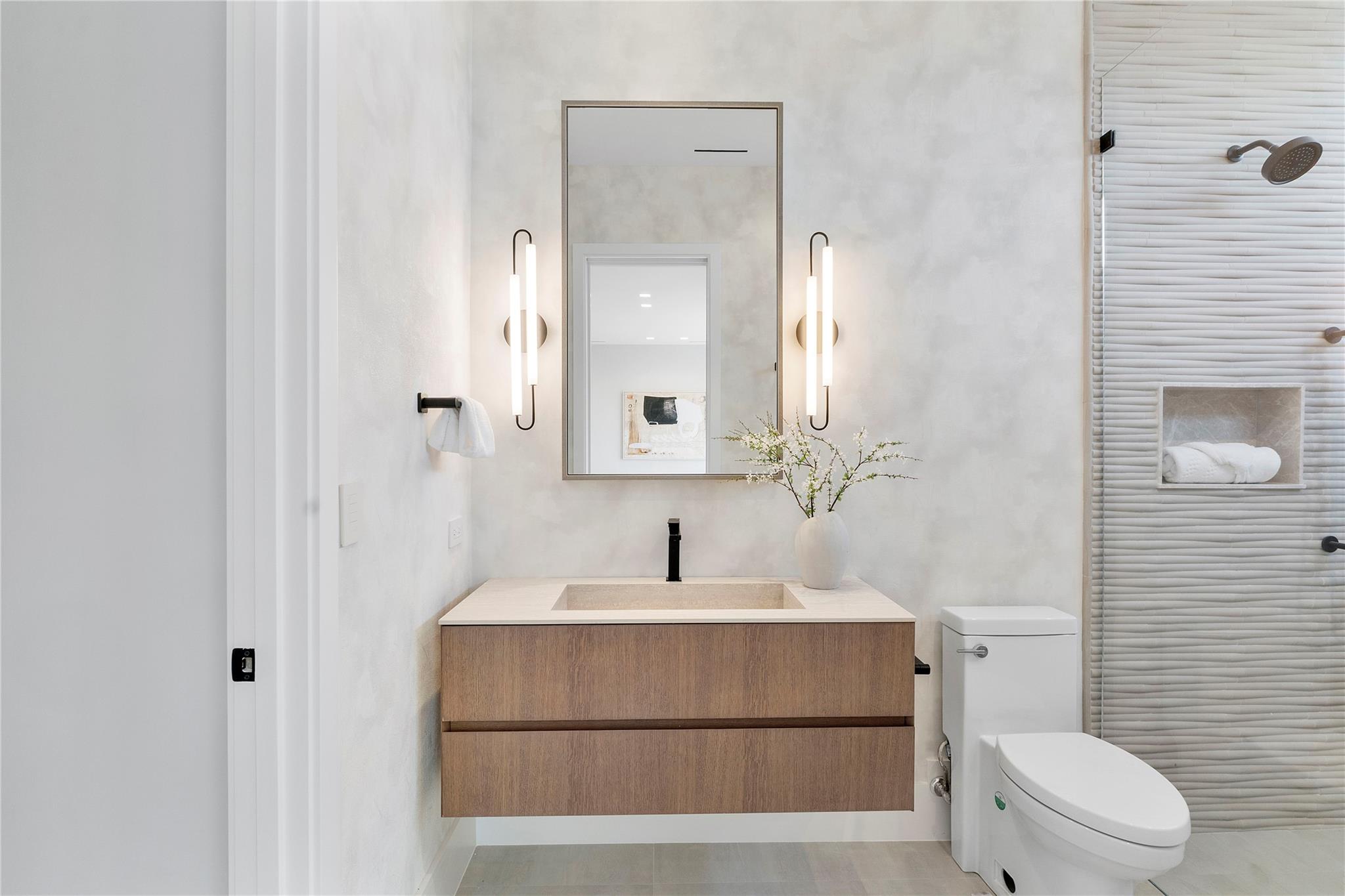 2880 NE 28th Street, Fort Lauderdale, FL 33306