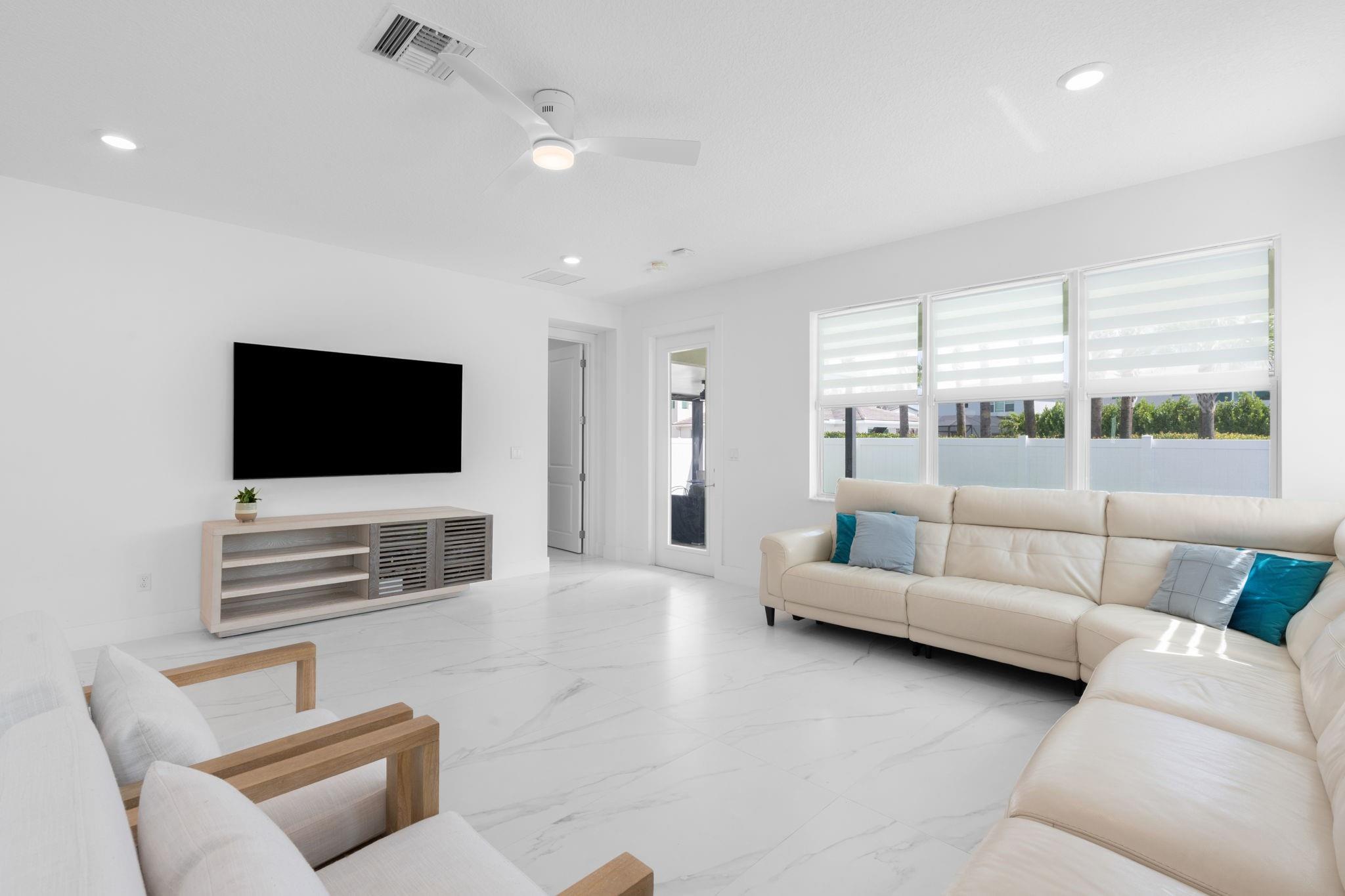 Triple Split Bedroom Plans to Accommodate Family and Out of Town Guests