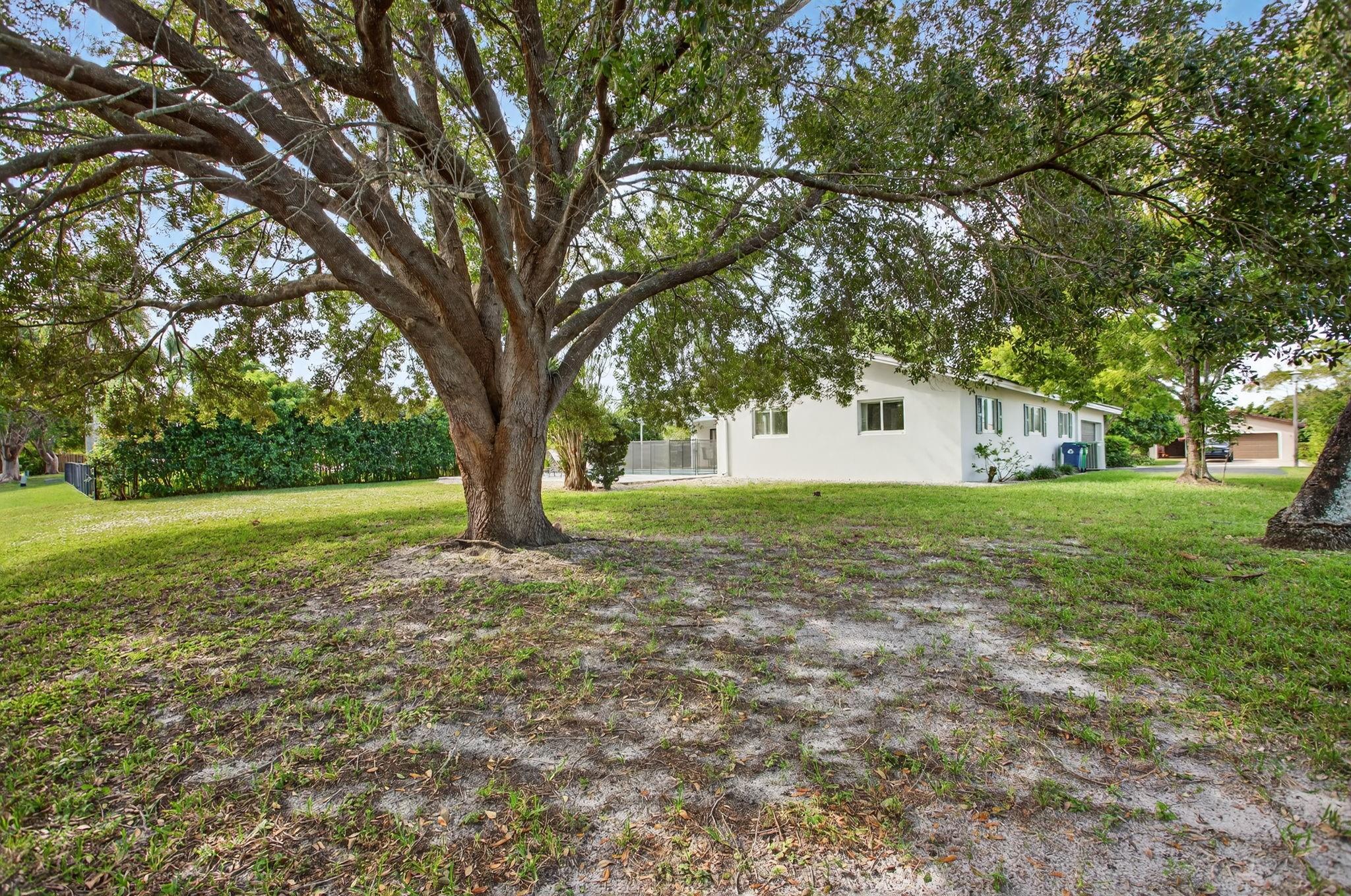 2421 NW 114th Avenue, Coral Springs, FL 33065