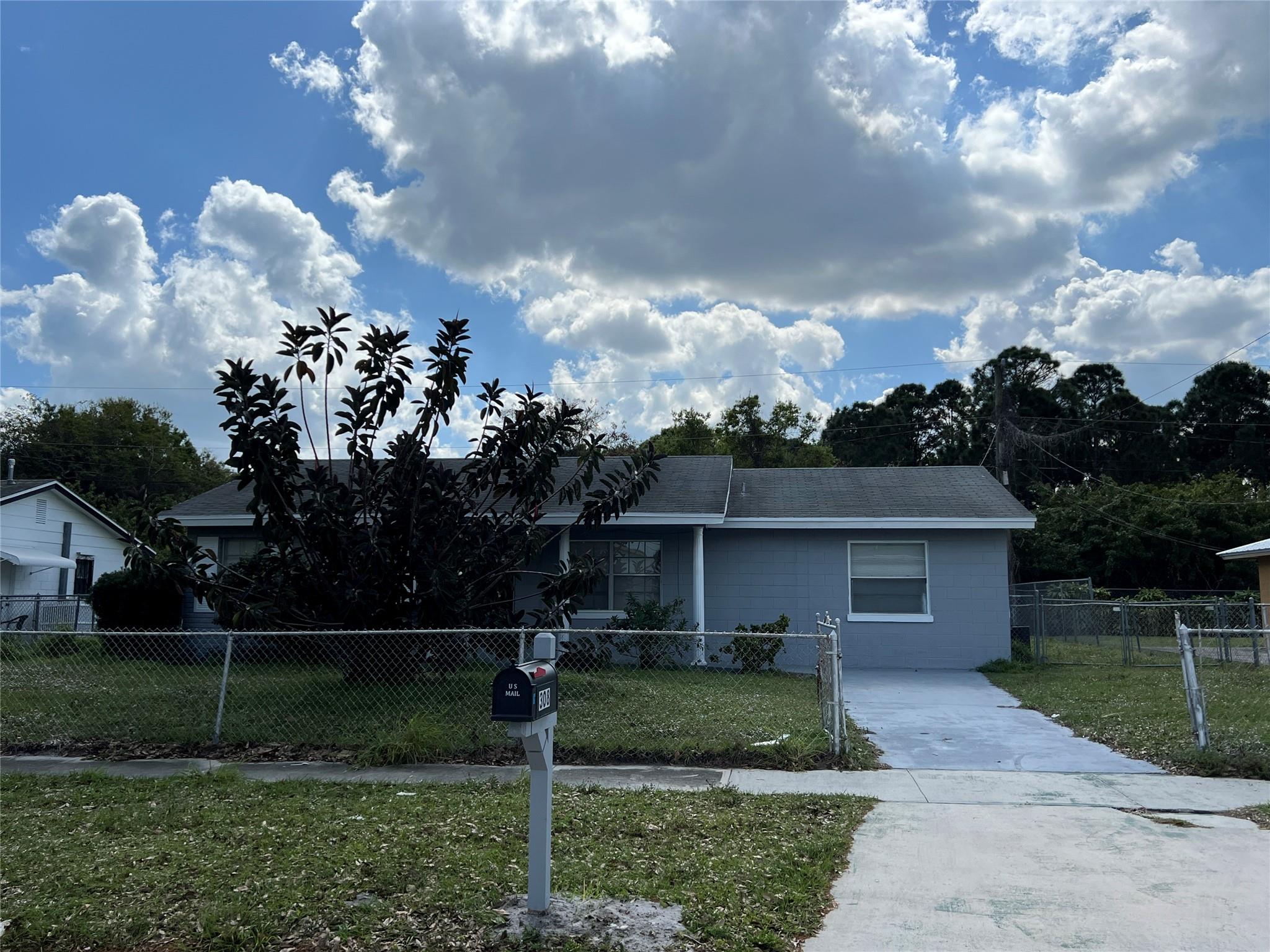 Photo for 308 Essex Drive, Fort Pierce, FL 34946 - listing #FX-10534038 308 Essex Drive, Fort Pierce, FL 34946