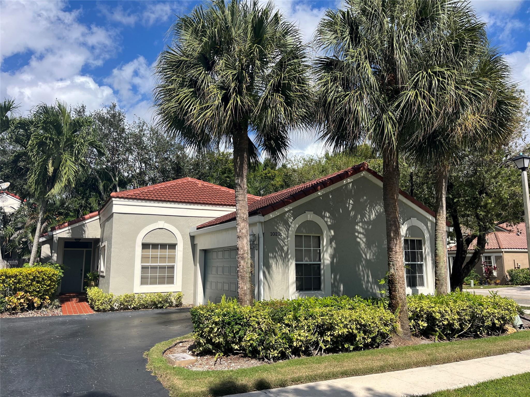 Photo for 10301 NW 11th Street, Plantation, FL 33322 - listing #FX-10533338 10301 NW 11th Street, Plantation, FL 33322