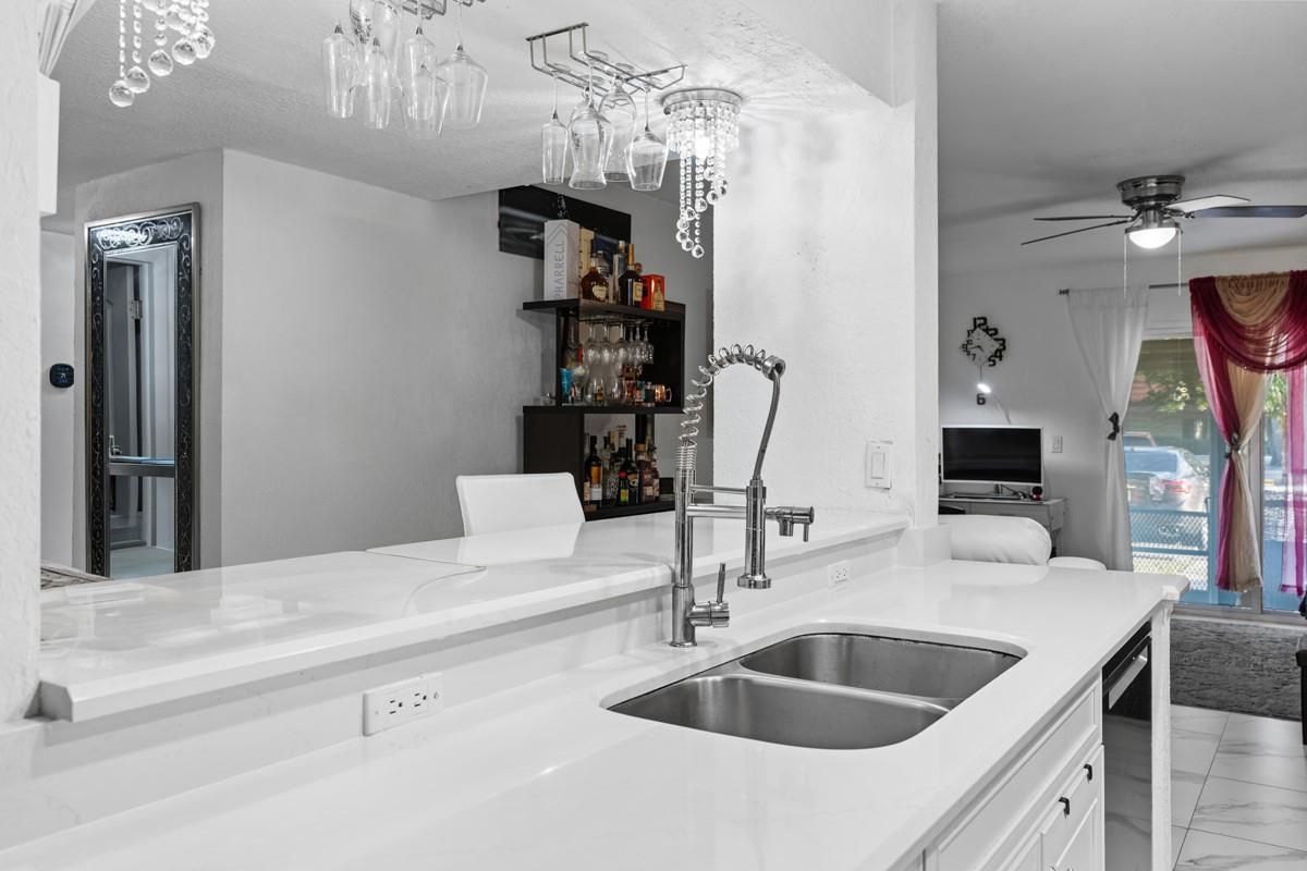 10762 La Placida Drive 7-107, Coral Springs, FL 33065