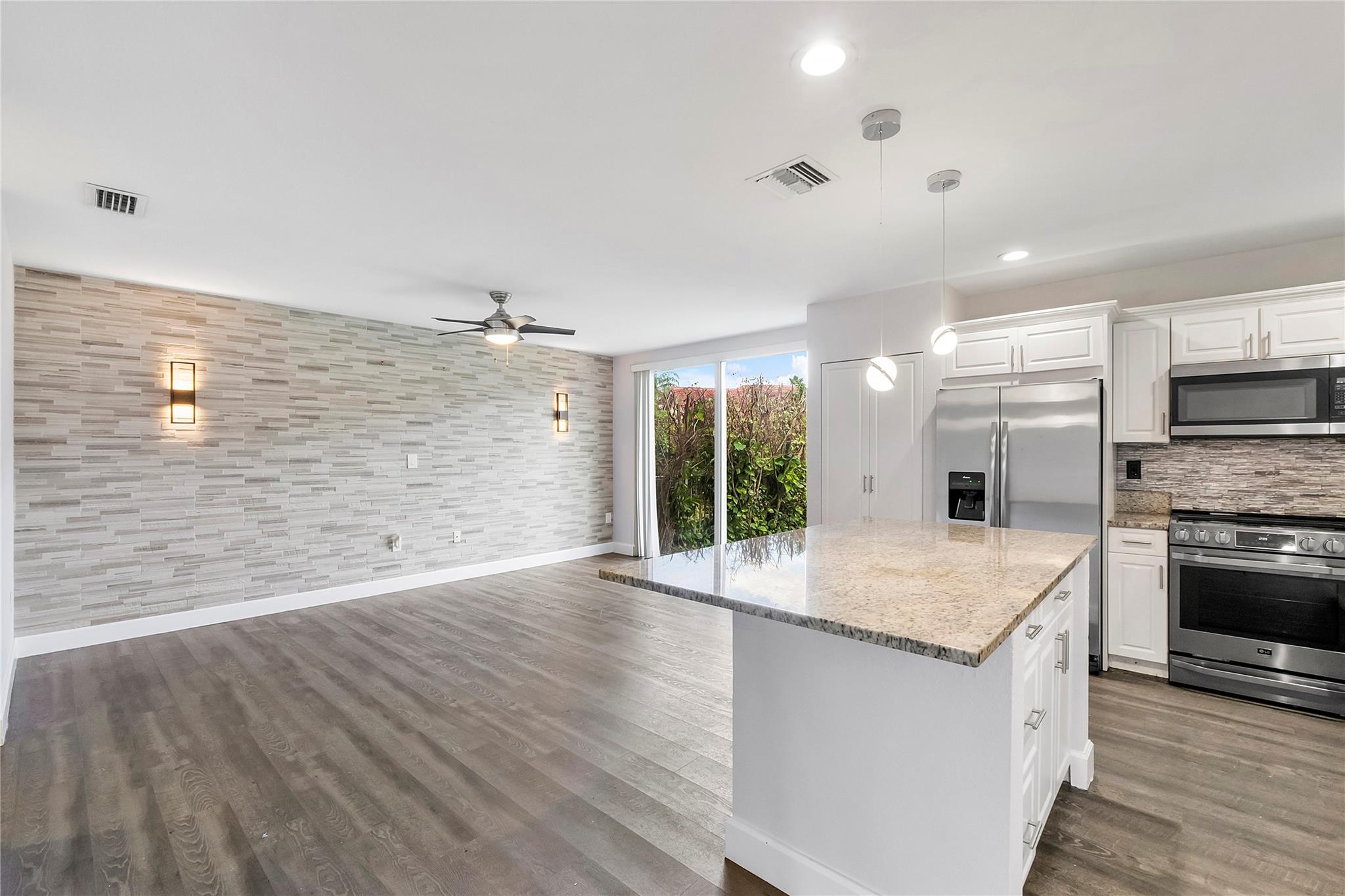 11571 NW 4th Mnr, Coral Springs, FL 33071