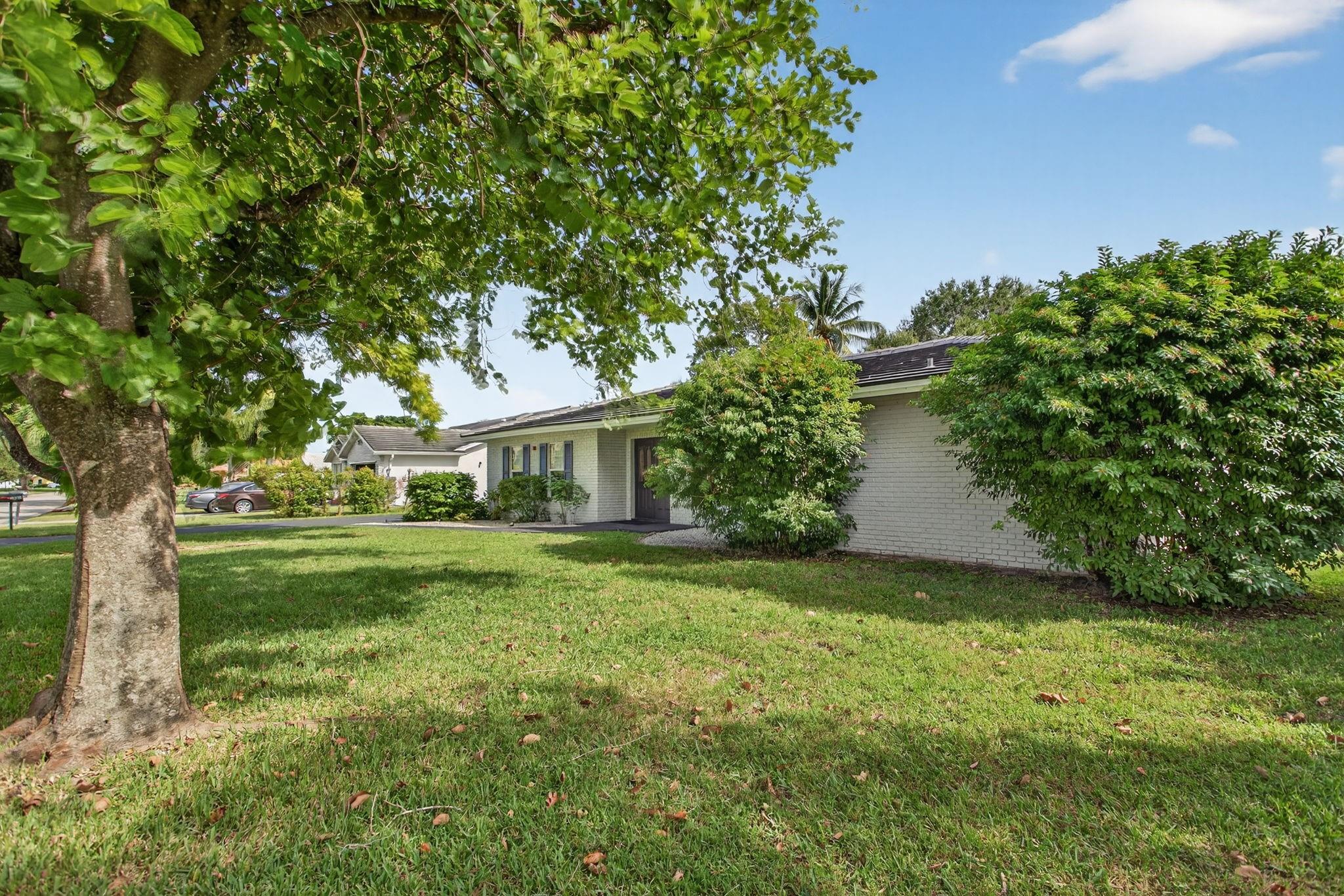 2421 NW 114th Avenue, Coral Springs, FL 33065