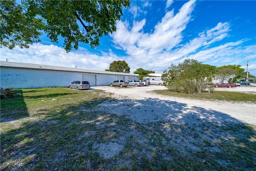841 NE 44th Street, Oakland Park, FL 33334