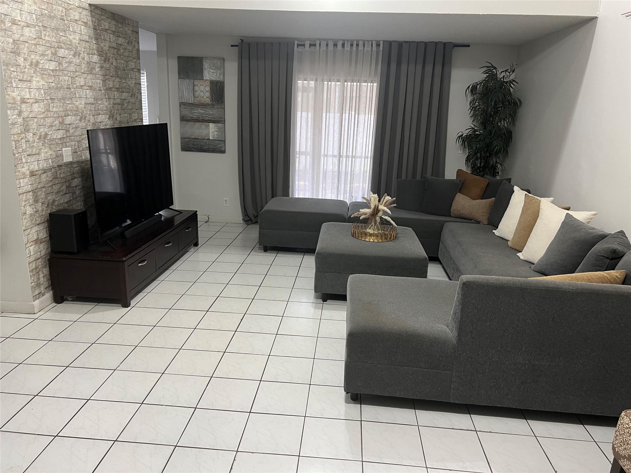 11530-32 NW 43rd Street 11530-32, Coral Springs, FL 33065