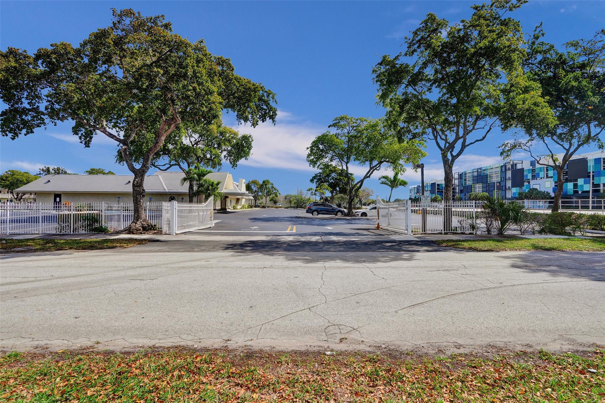 4441 W Sunrise Boulevard, Plantation, FL 33313