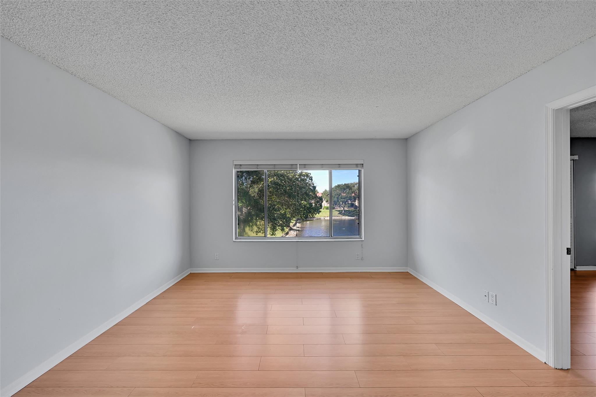 906 Twin Lakes Drive 8-J, Coral Springs, FL 33071