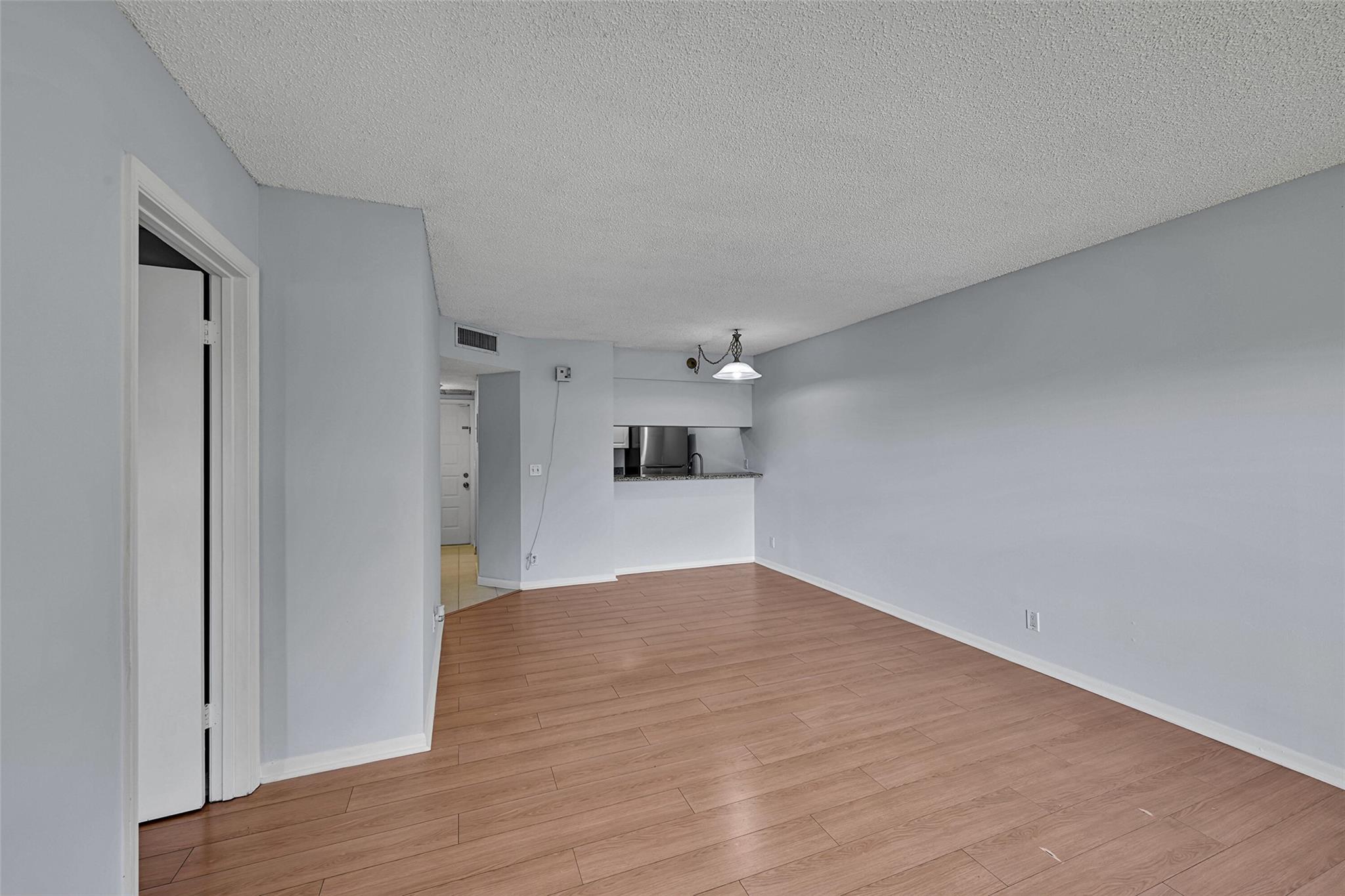 906 Twin Lakes Drive 8-J, Coral Springs, FL 33071