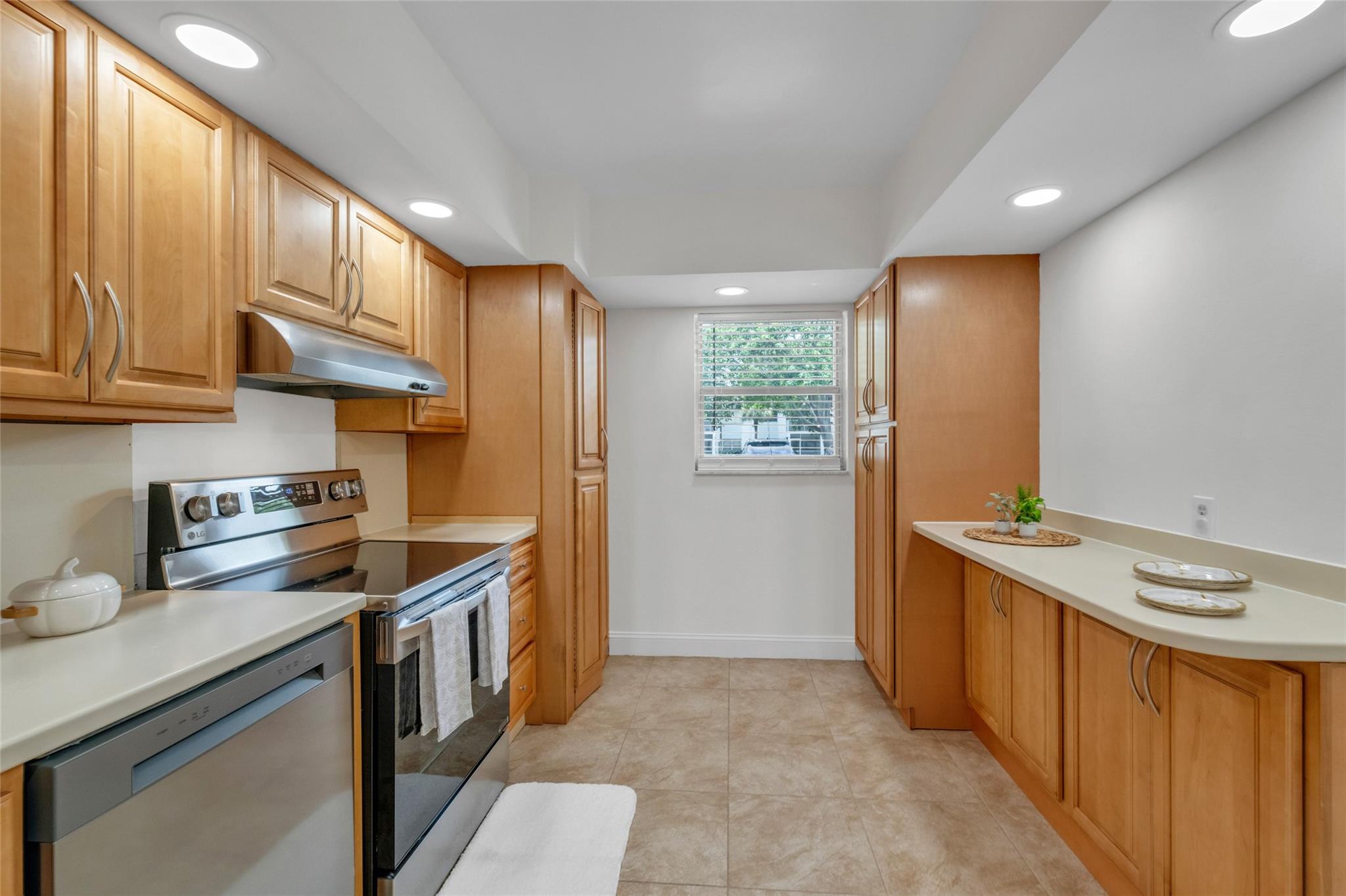 2850 S Forest Hills Boulevard 105, Coral Springs, FL 33065