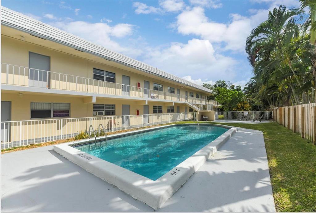 Photo for 660 Glouchester Street, 206, Boca Raton, FL 33487 - listing #FX-10534408 660 Glouchester Street, 206, Boca Raton, FL 33487