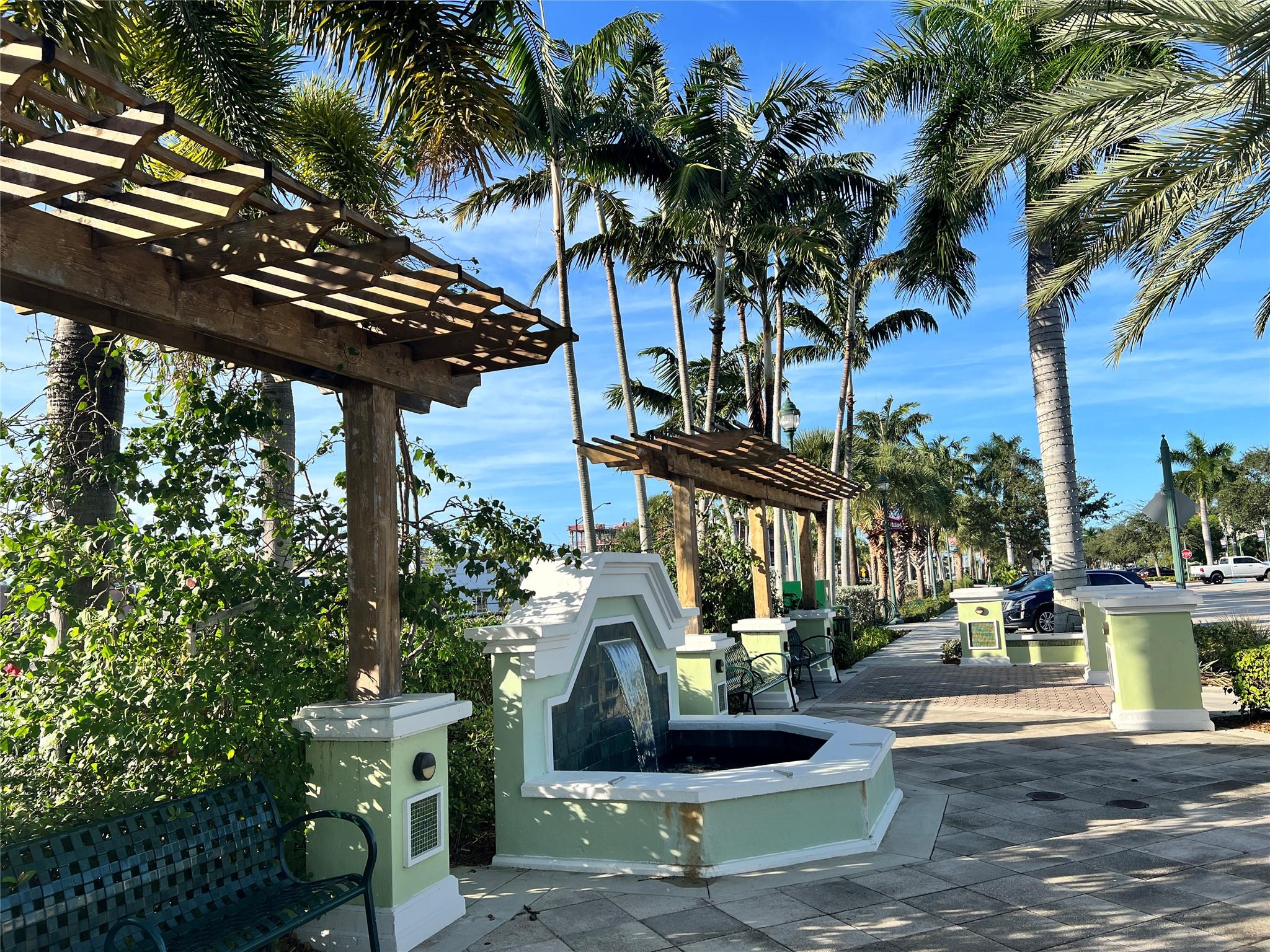 Walkability through Oakland Park's synergetic downtown