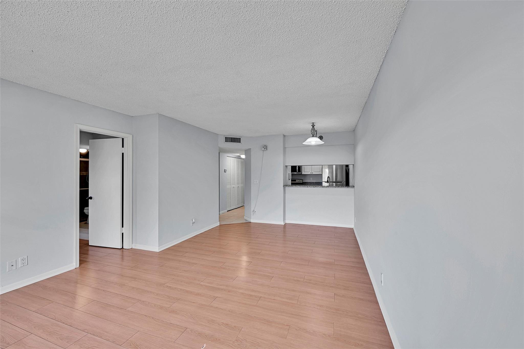 906 Twin Lakes Drive 8-J, Coral Springs, FL 33071