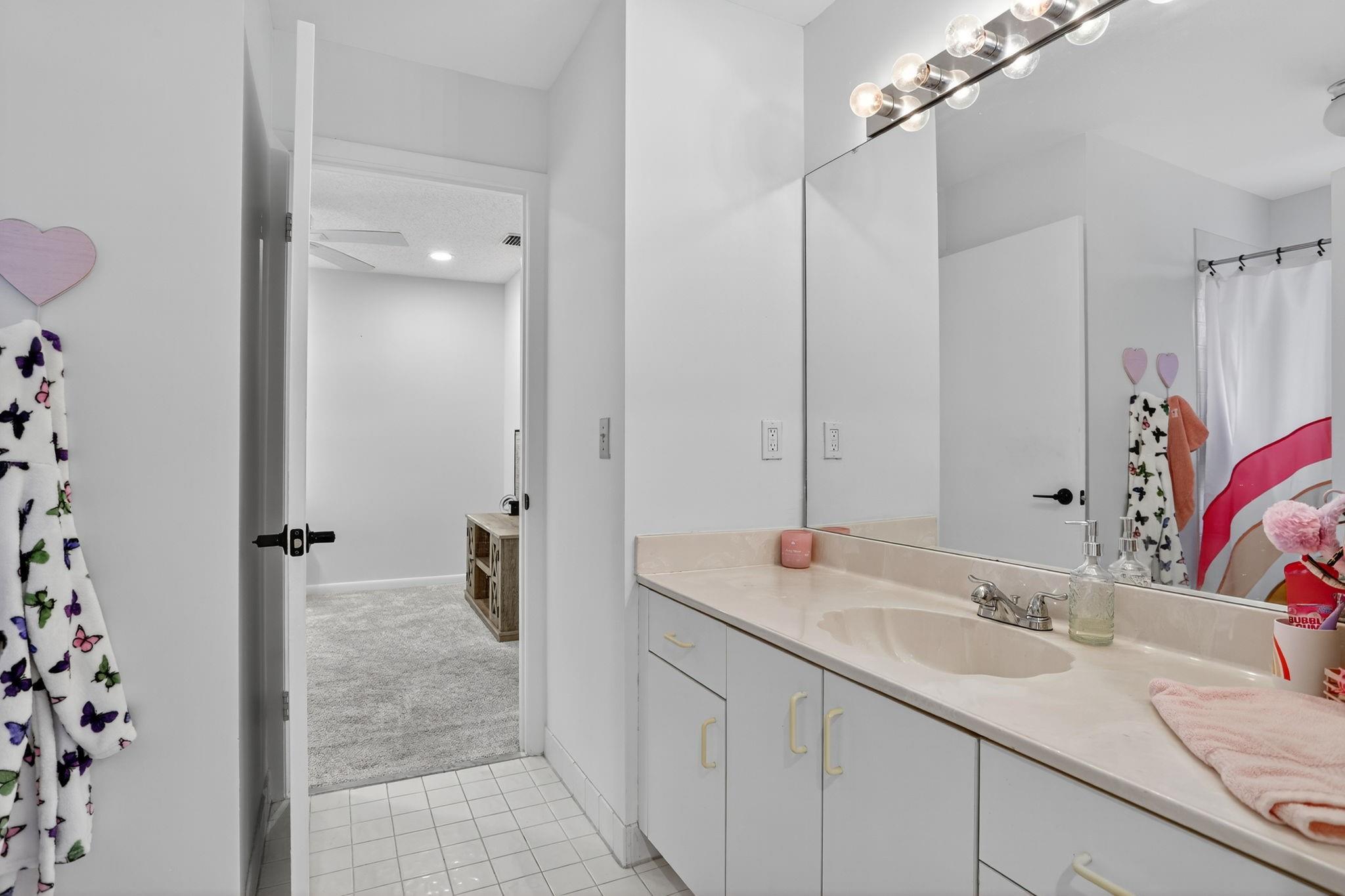 11461 Lakeview Drive 8, Coral Springs, FL 33071