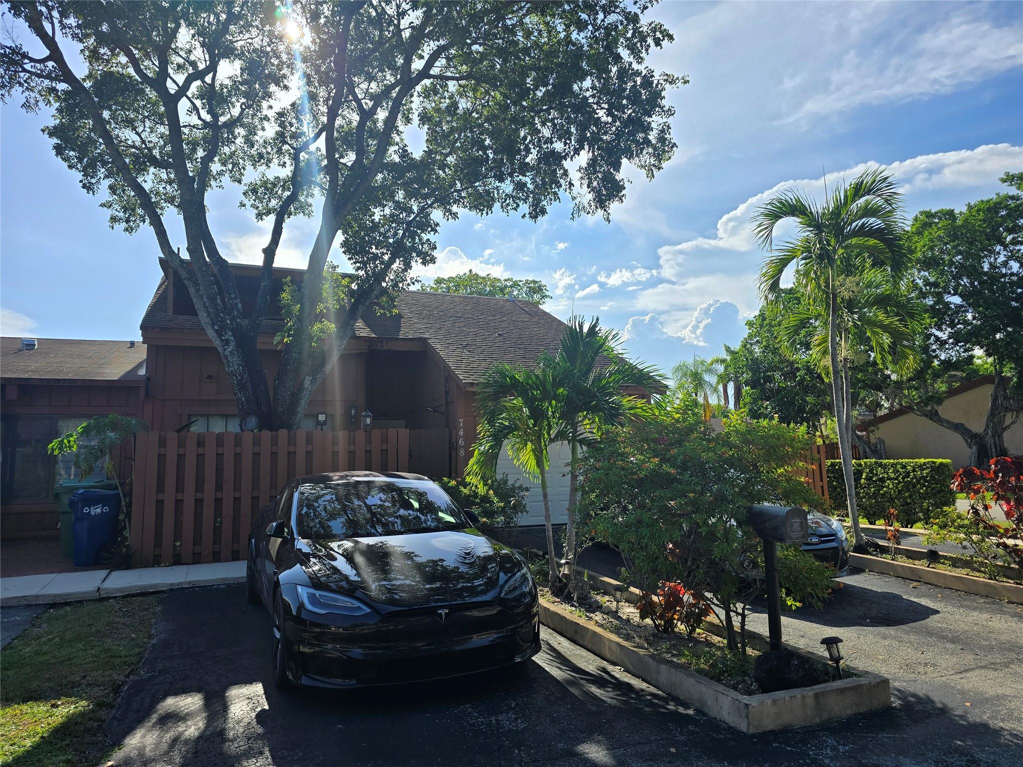 Photo for 7468 E 33rd Street, 7468, Lauderhill, FL 33319 - listing #FX-10536534 7468 E 33rd Street, 7468, Lauderhill, FL 33319